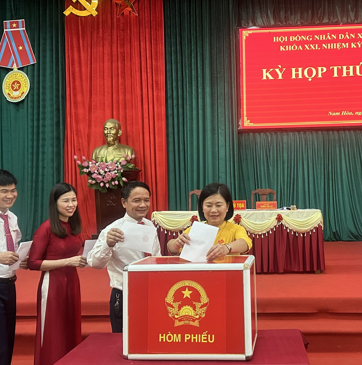 Anh-tin-bai