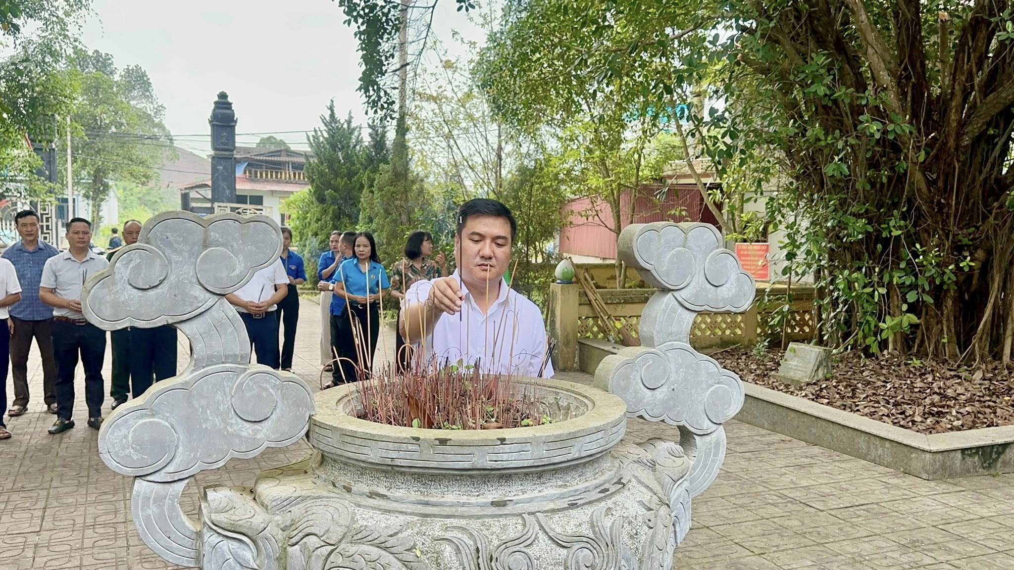 Anh-tin-bai