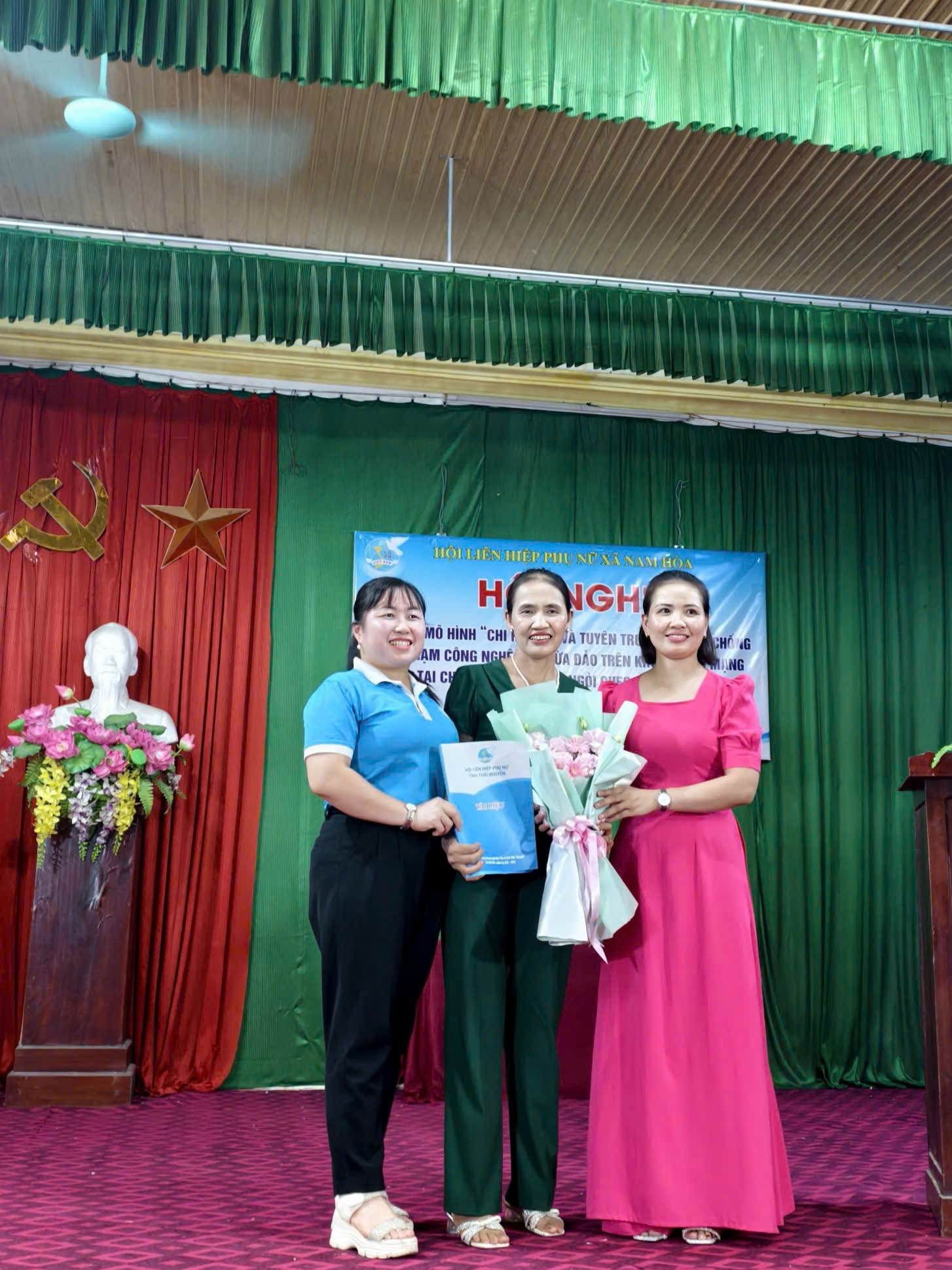 Anh-tin-bai