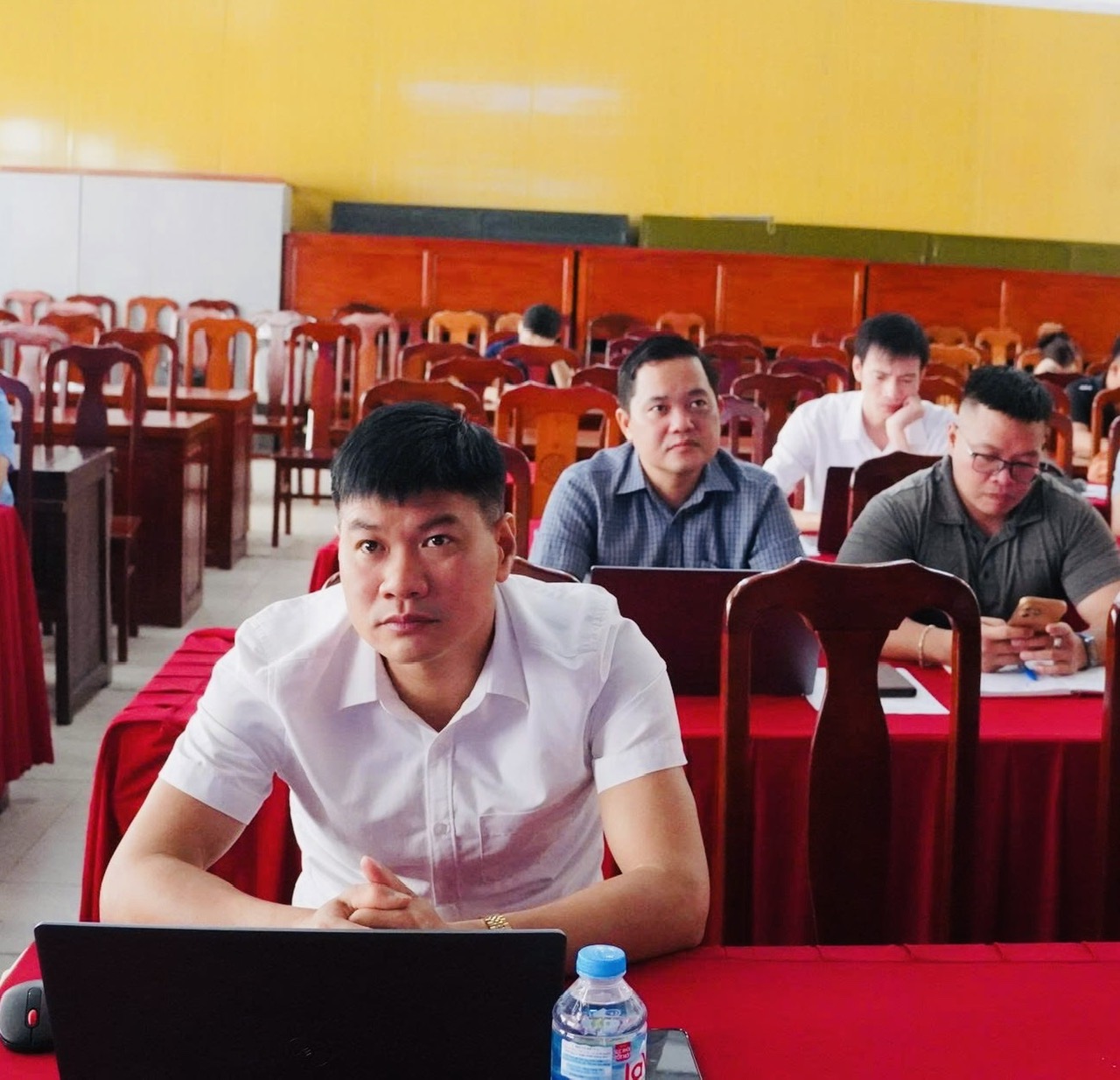 Anh-tin-bai