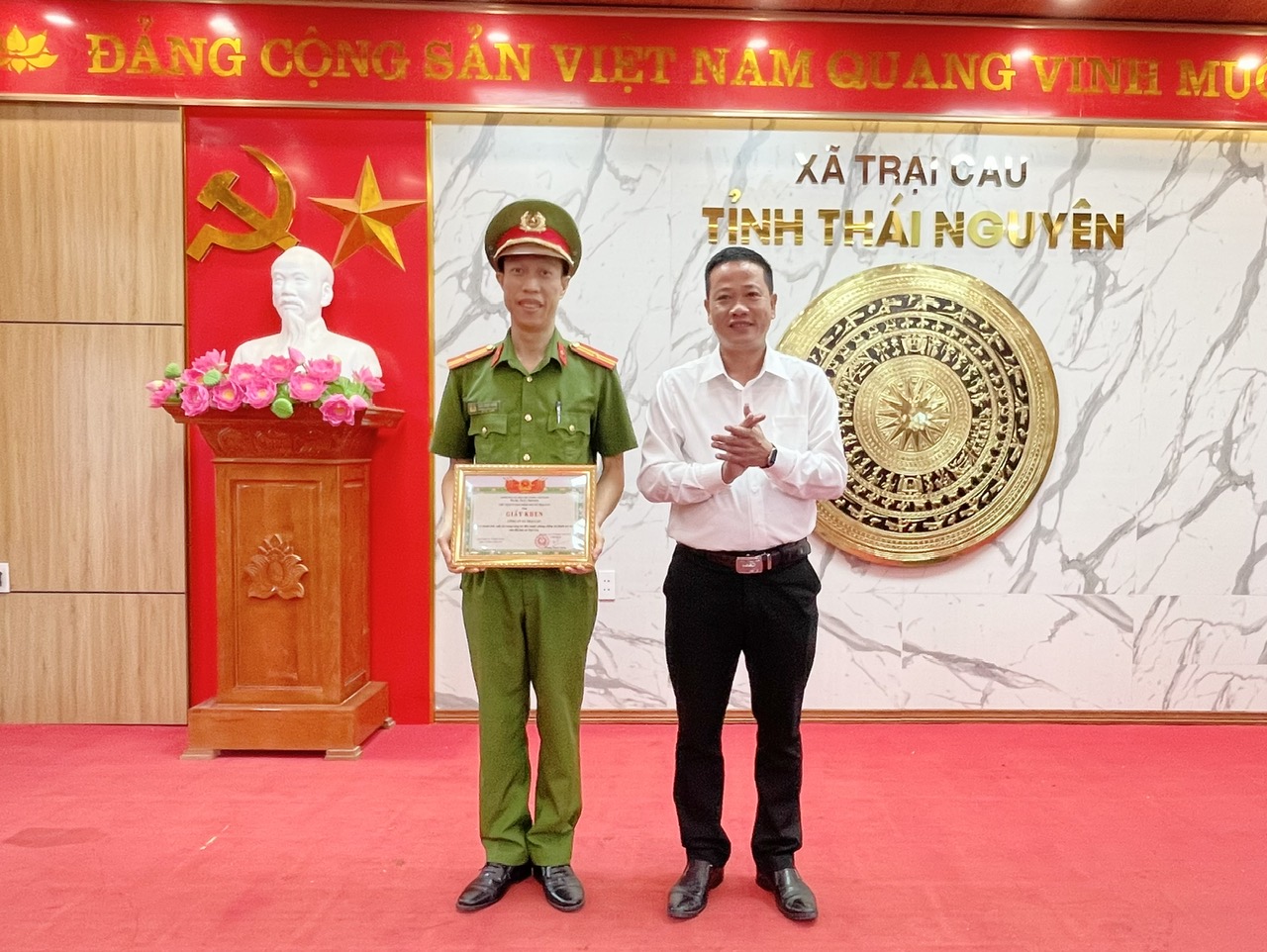 Anh-tin-bai