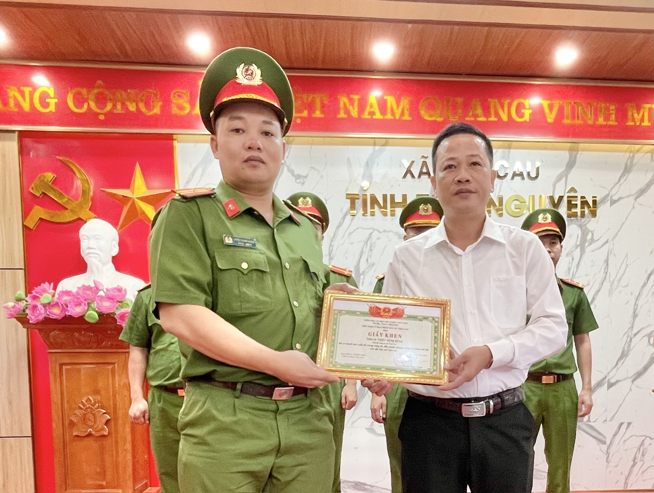 Anh-tin-bai