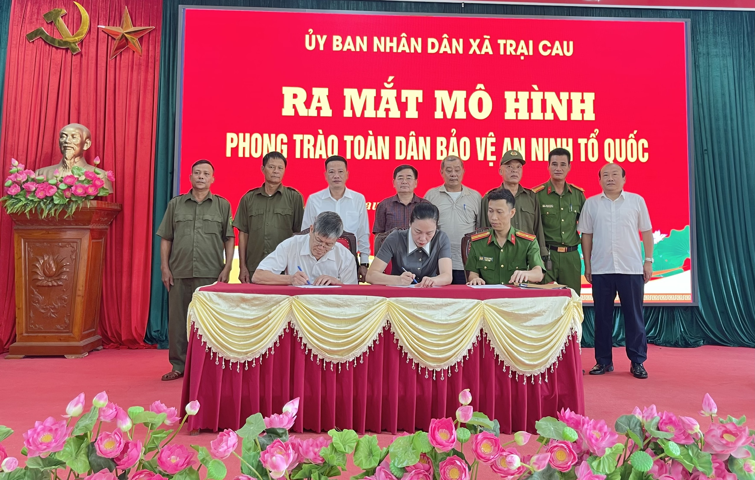 Anh-tin-bai