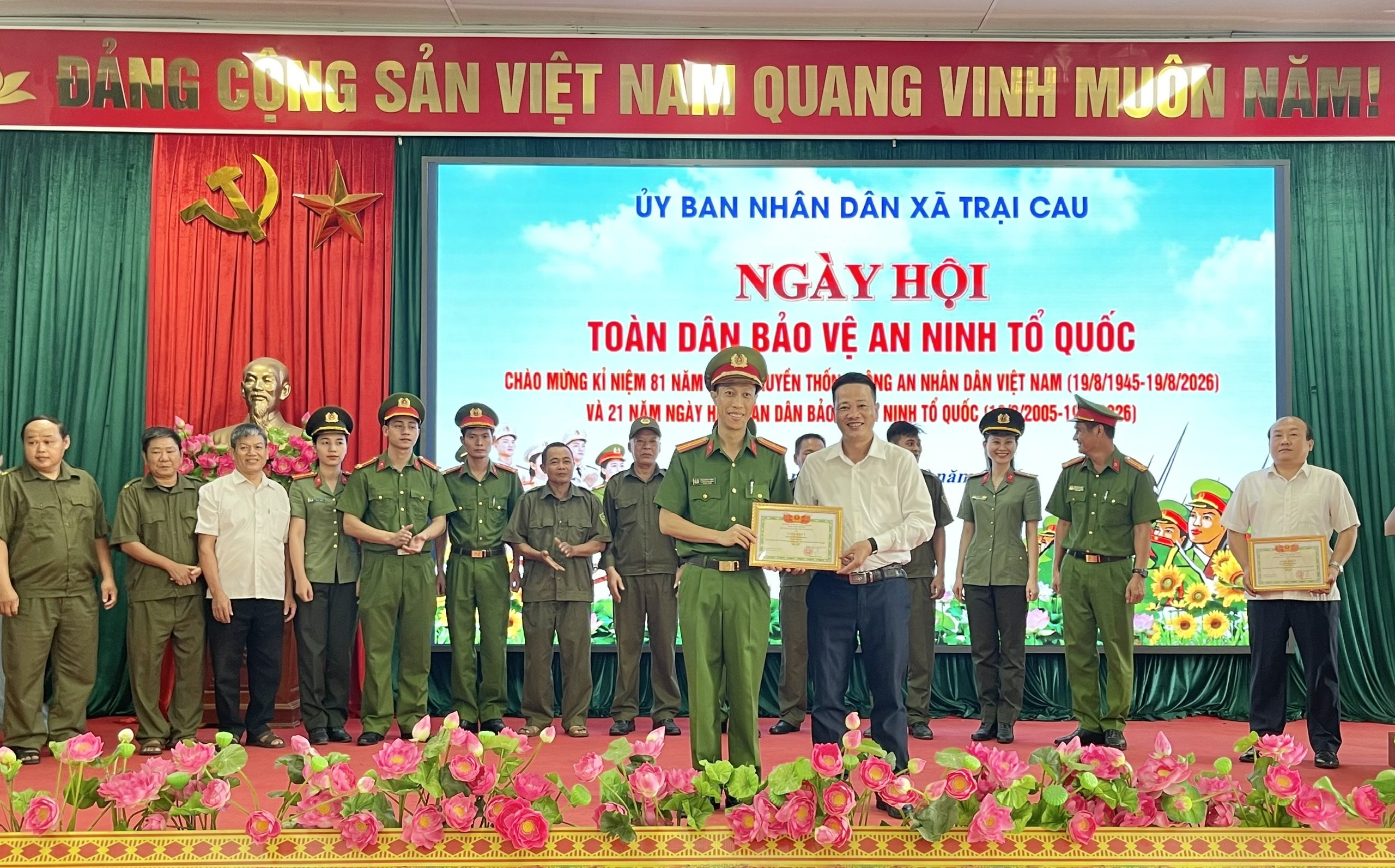 Anh-tin-bai