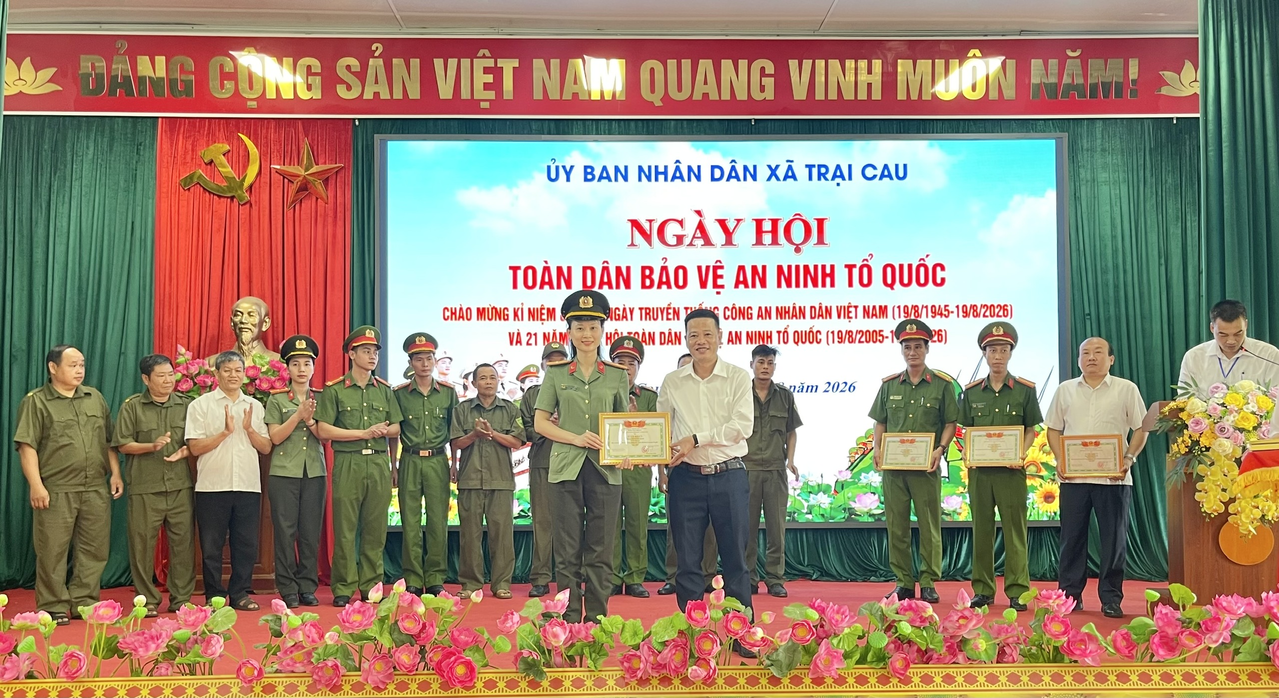 Anh-tin-bai