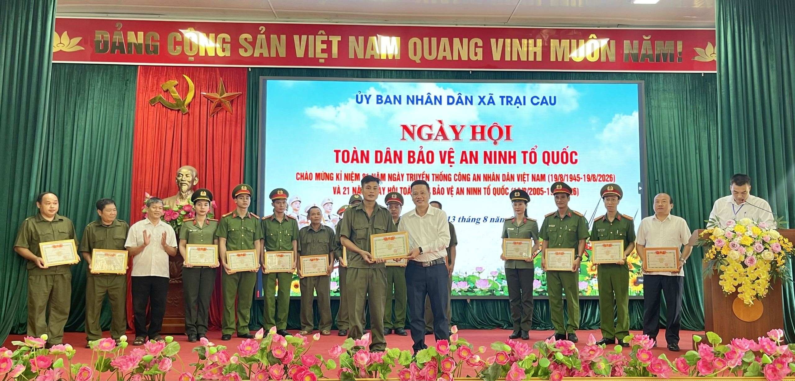 Anh-tin-bai