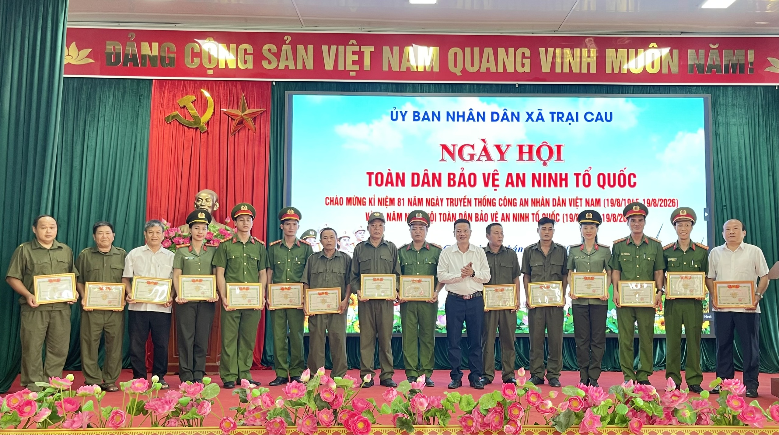 Anh-tin-bai