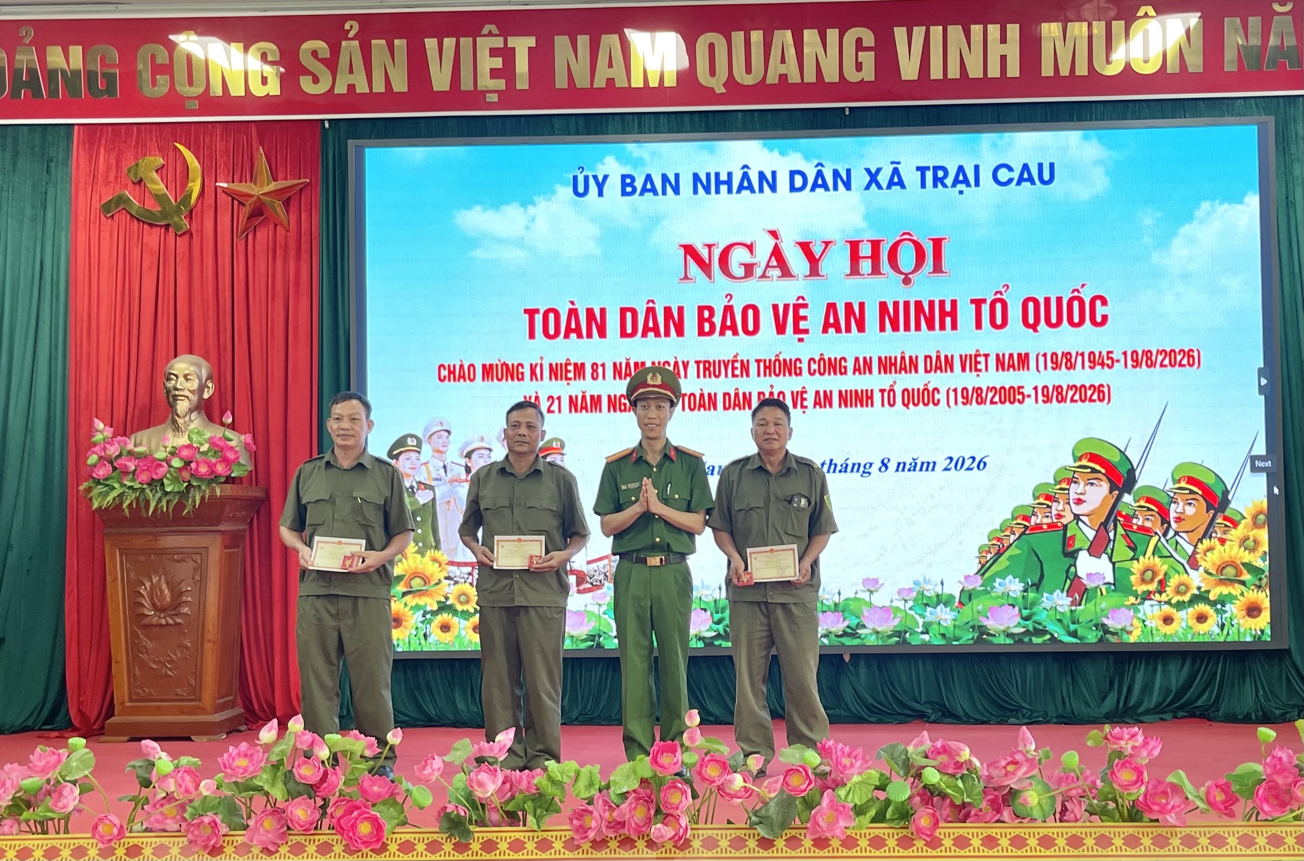 Anh-tin-bai