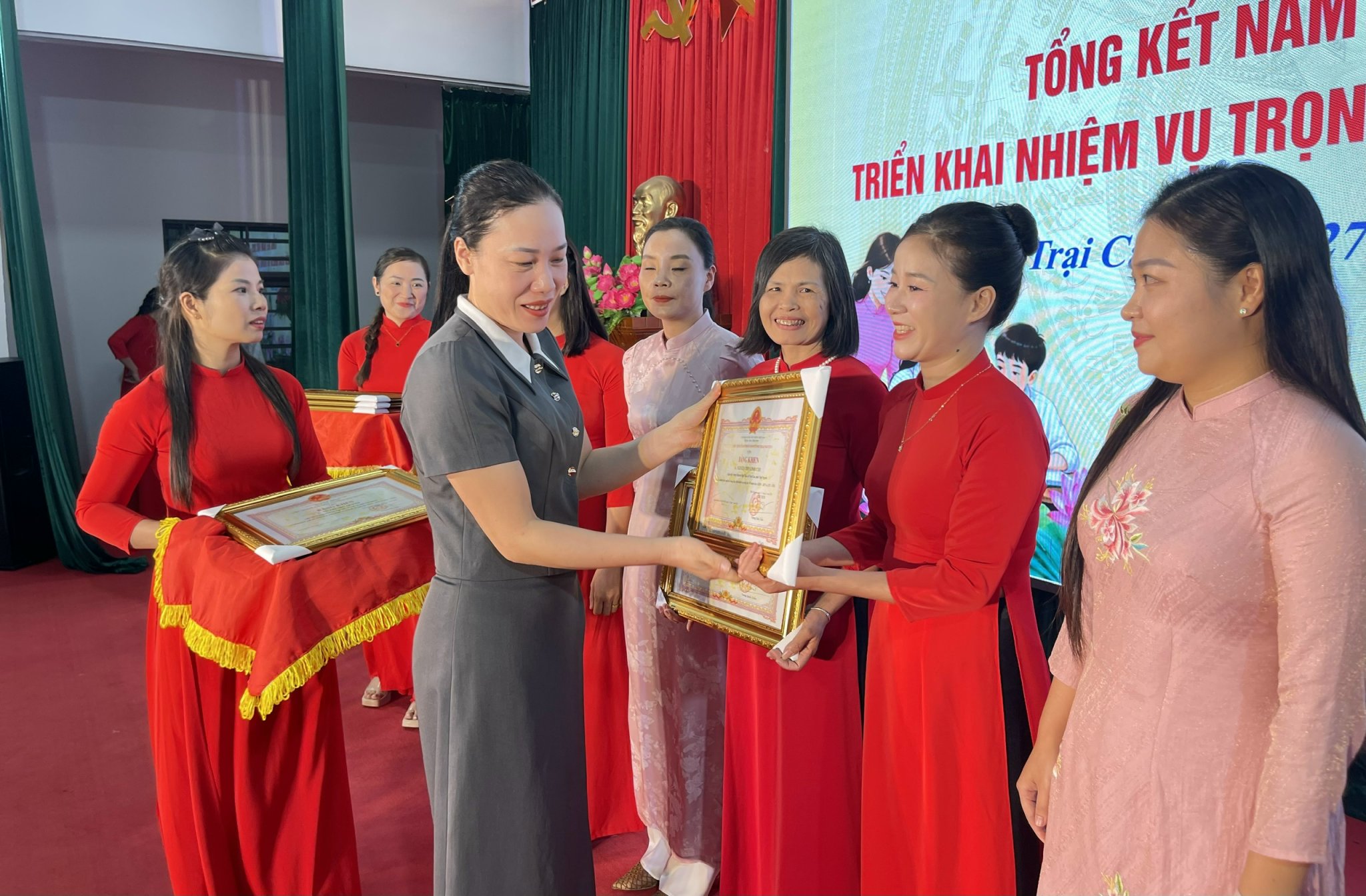 Anh-tin-bai
