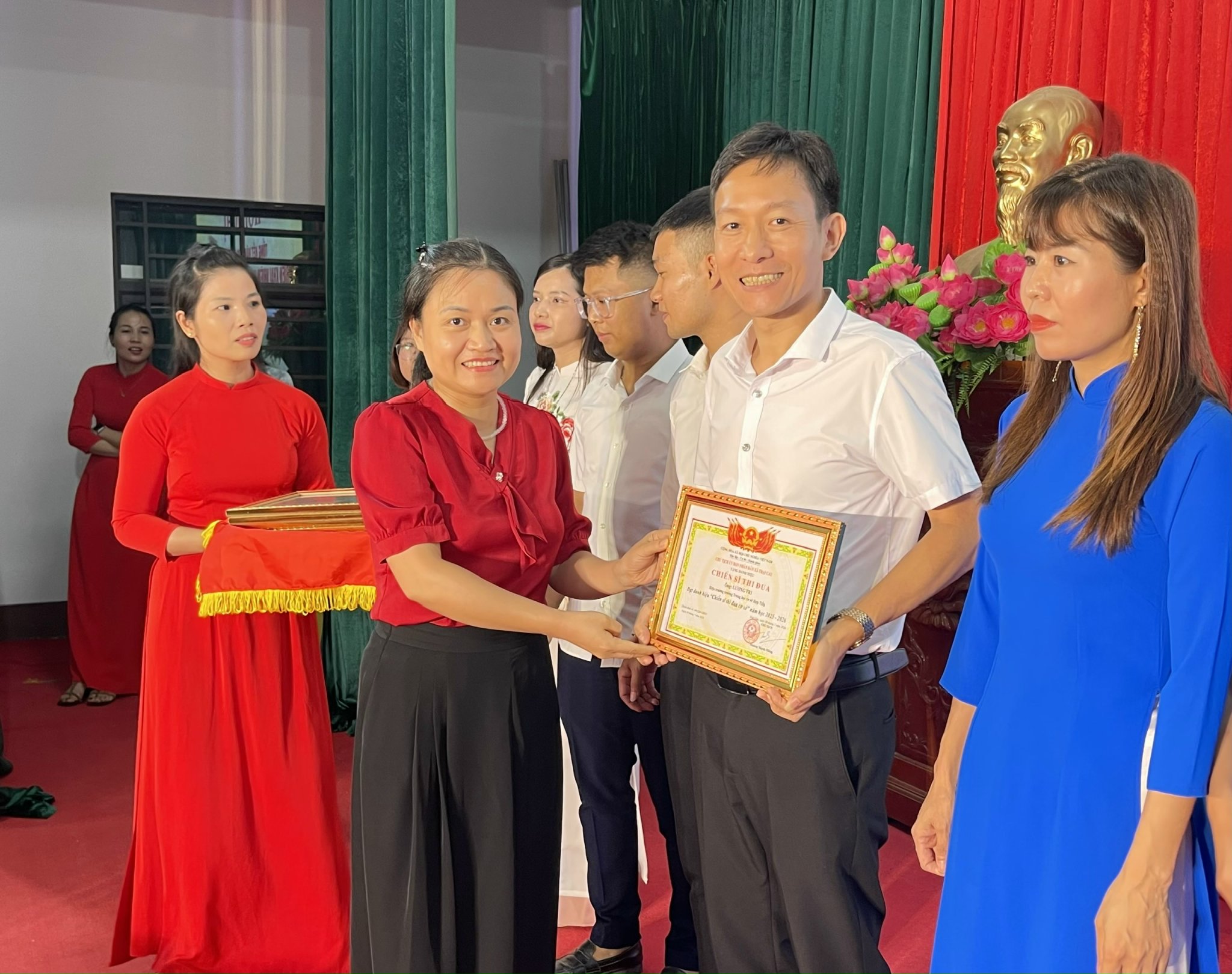 Anh-tin-bai