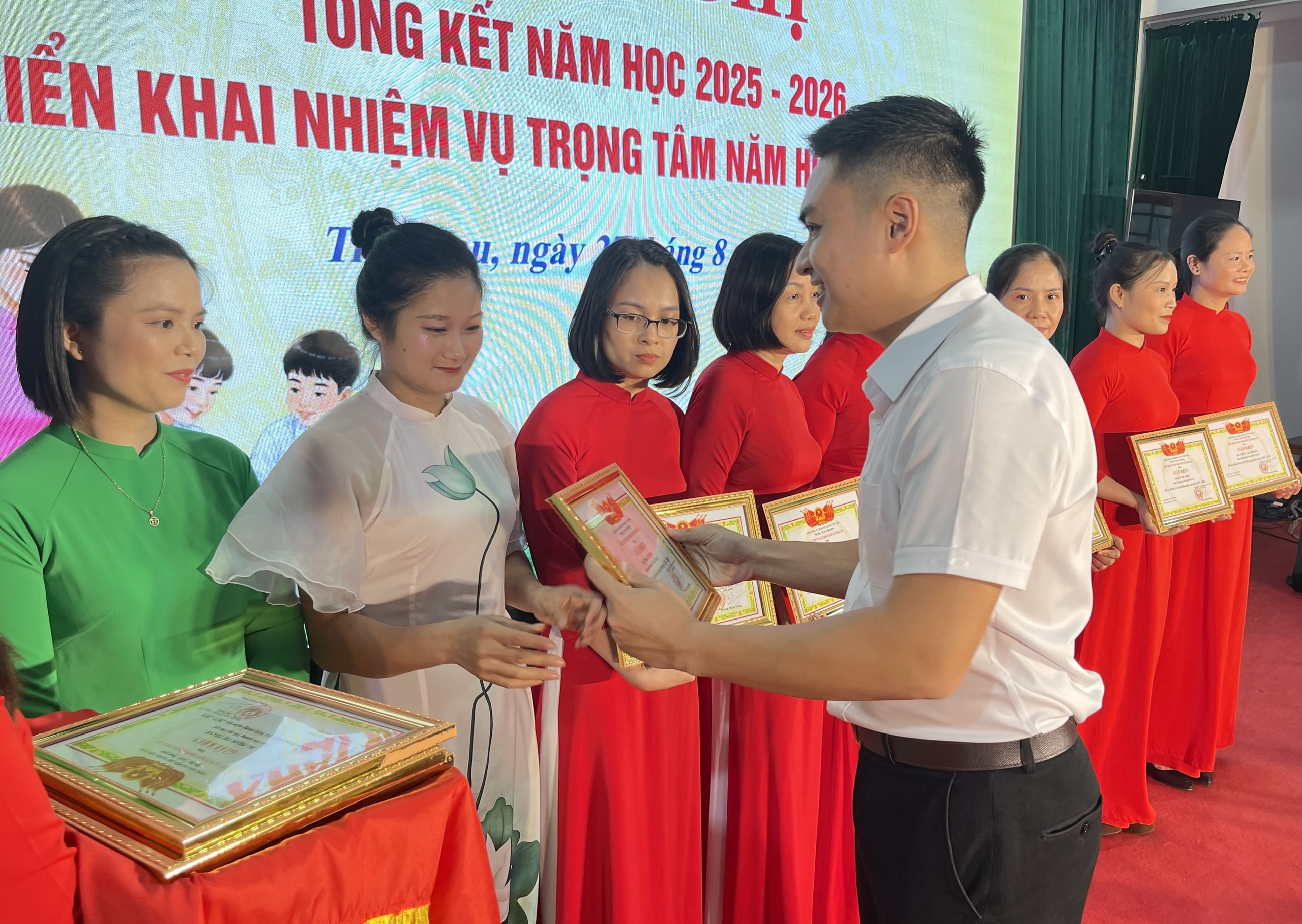 Anh-tin-bai