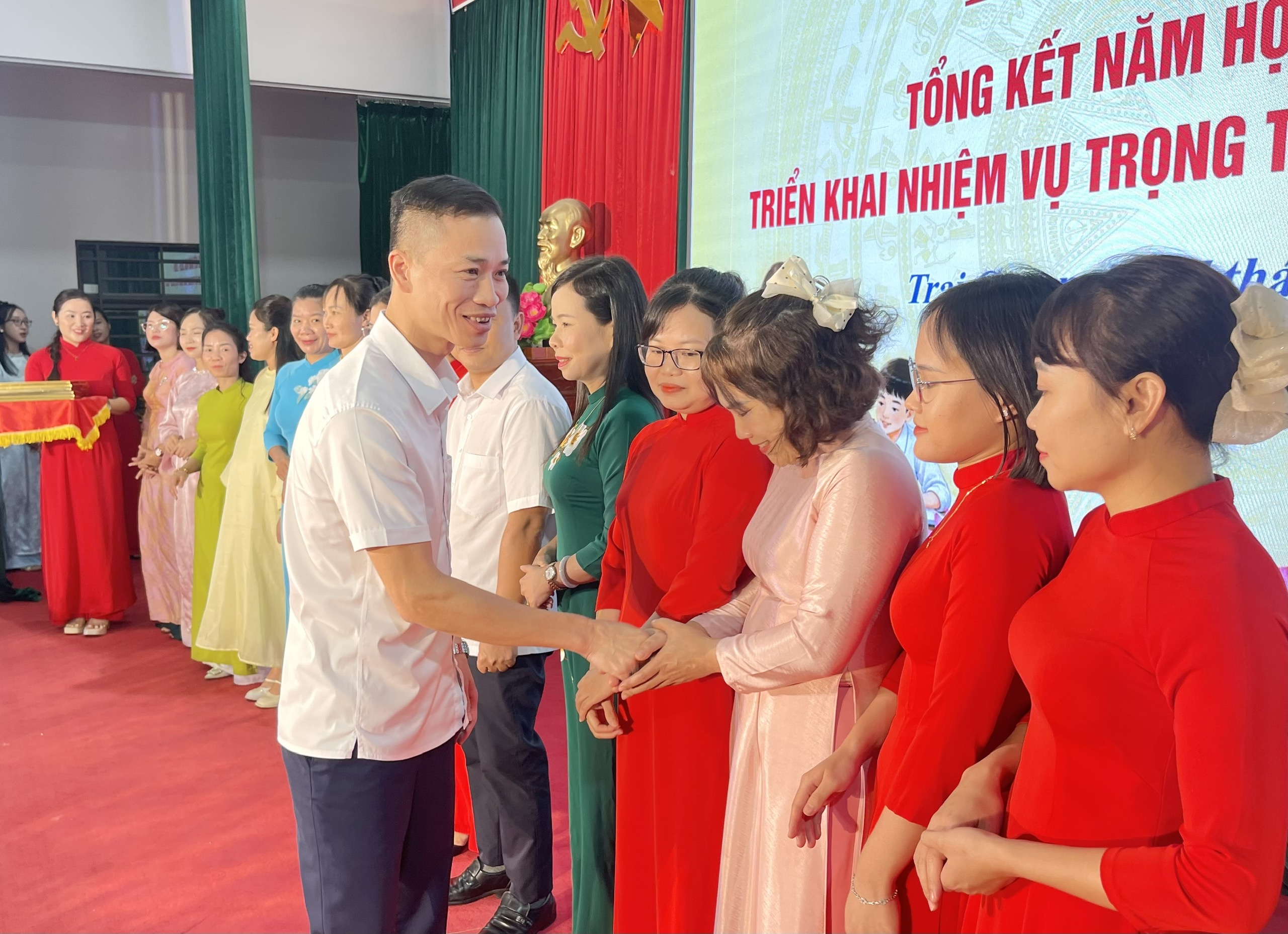 Anh-tin-bai