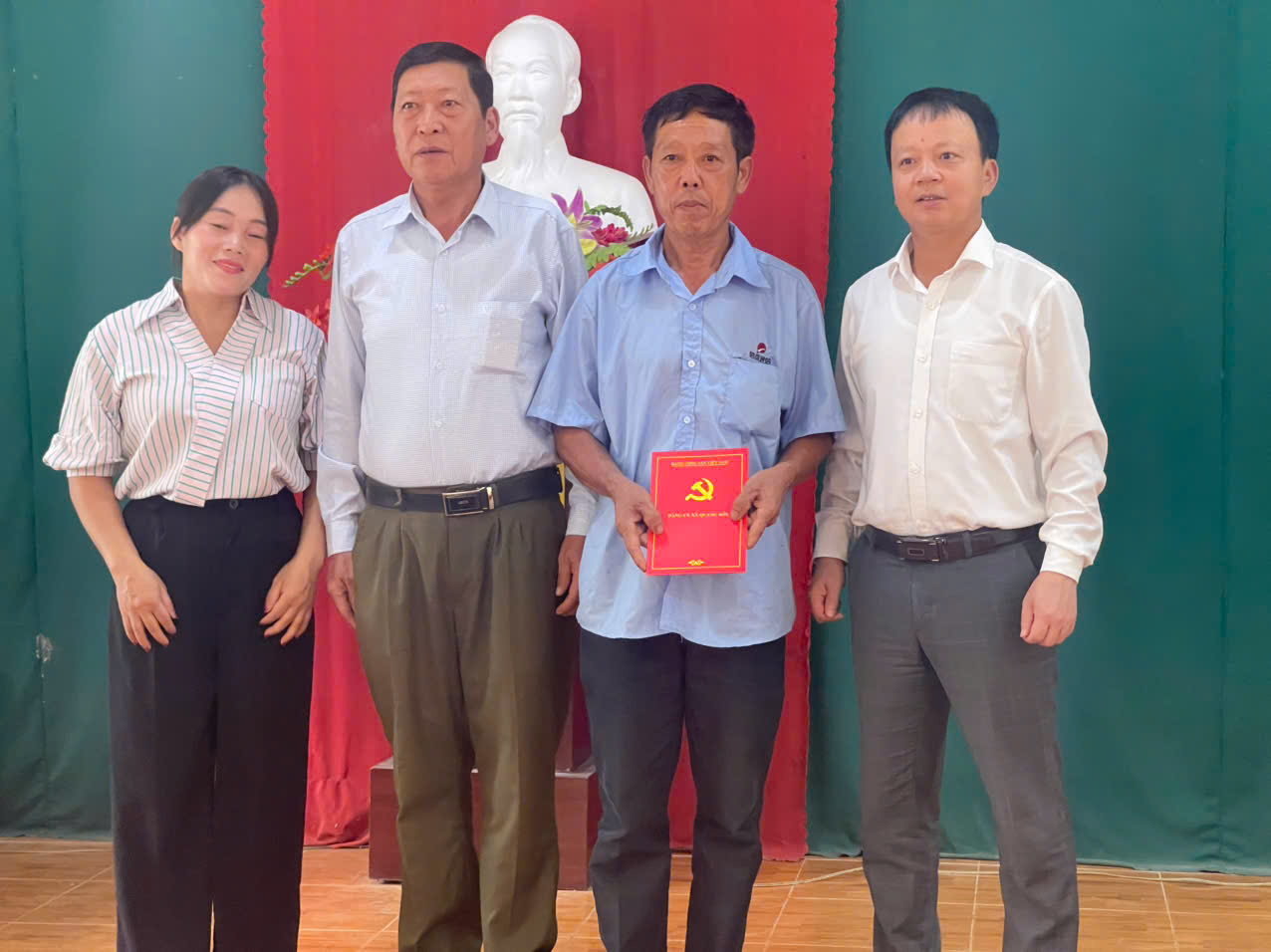 Đồng chí Bí thư Đảng ủy xã dự sinh hoạt thường kỳ tháng 9/2026 tại Chi bộ xóm Lân Quan, Đảng bộ xã Quang Sơn.