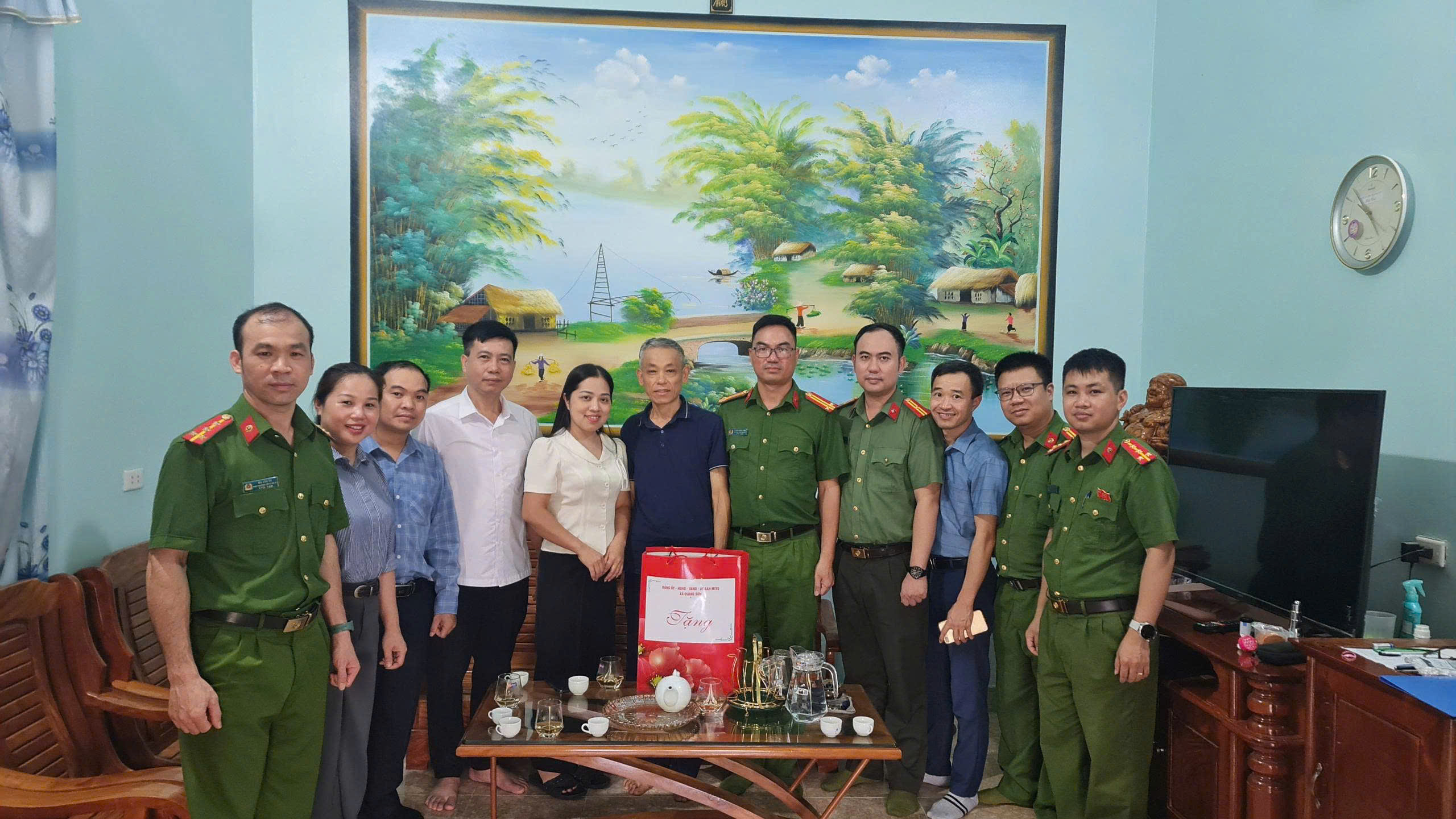 Anh-tin-bai