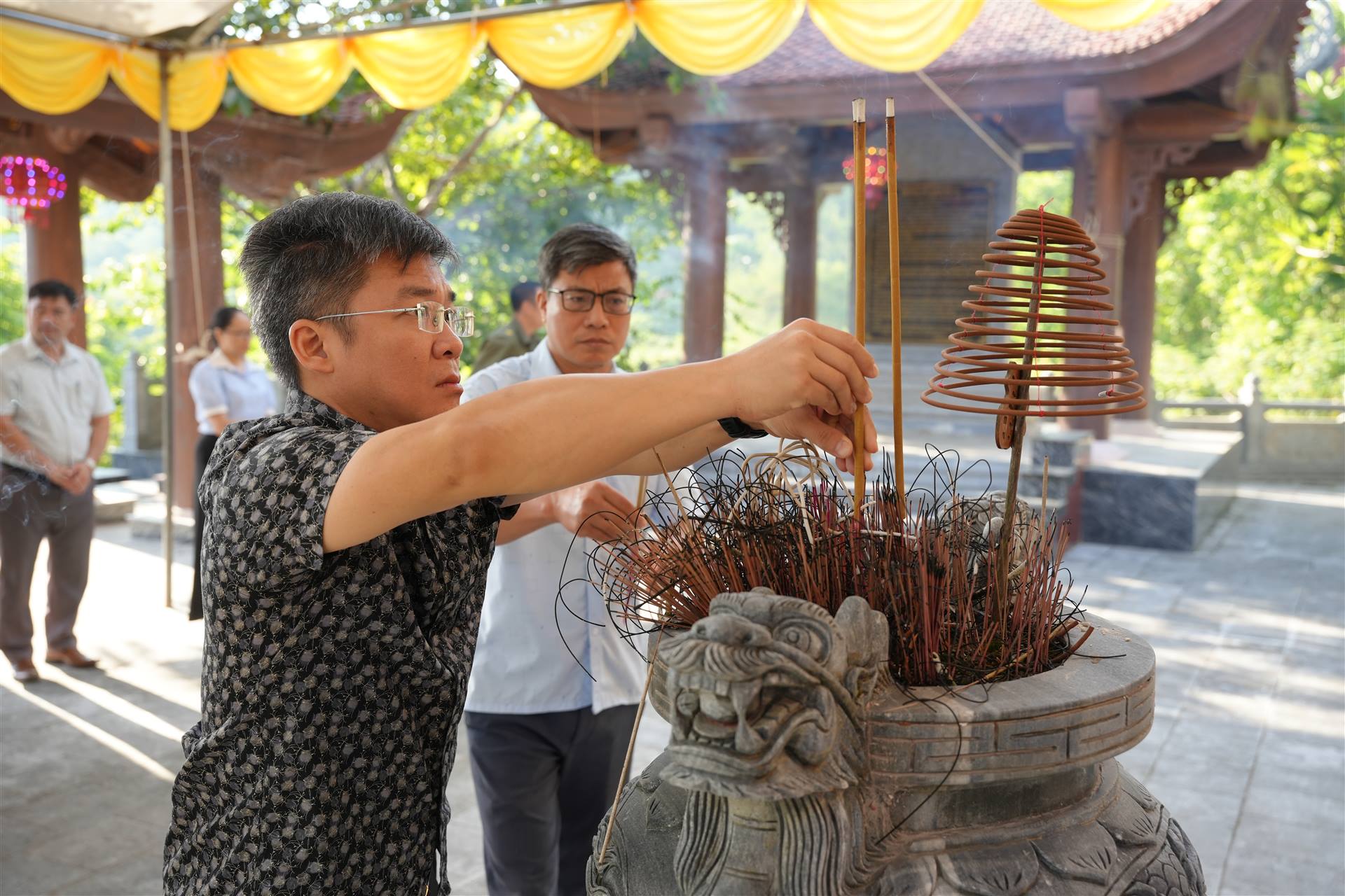 Anh-tin-bai