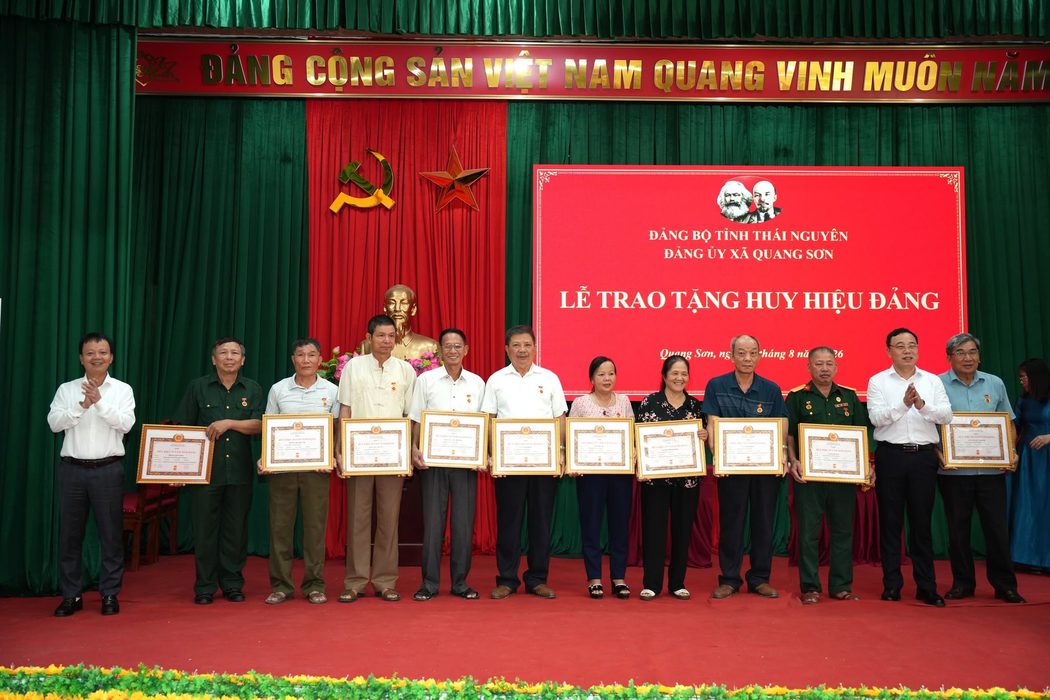 Anh-tin-bai
