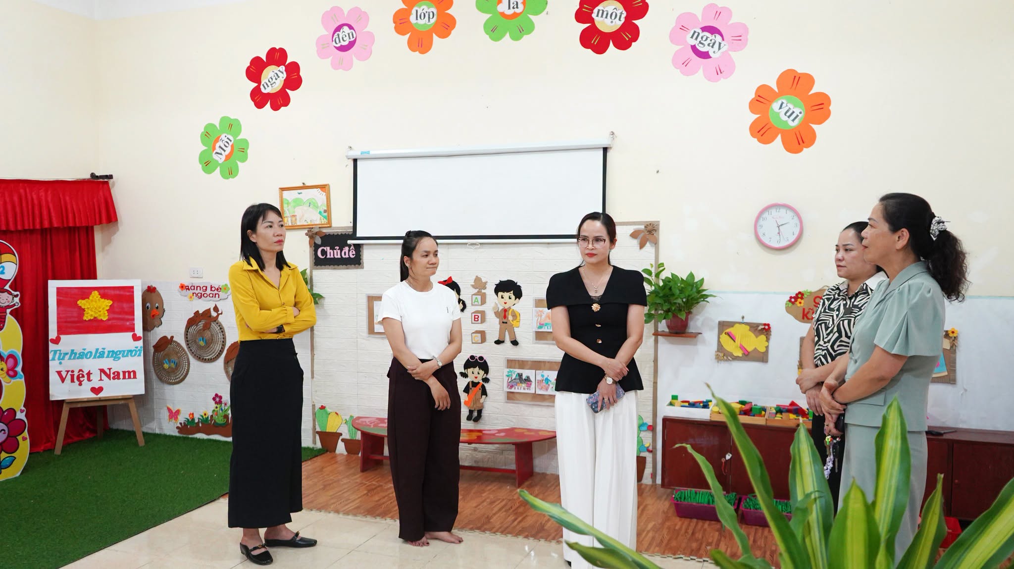 Đồng chí Phó Bí thư Thường trực Đảng ủy kiểm tra công tác chuẩn bị năm học mới