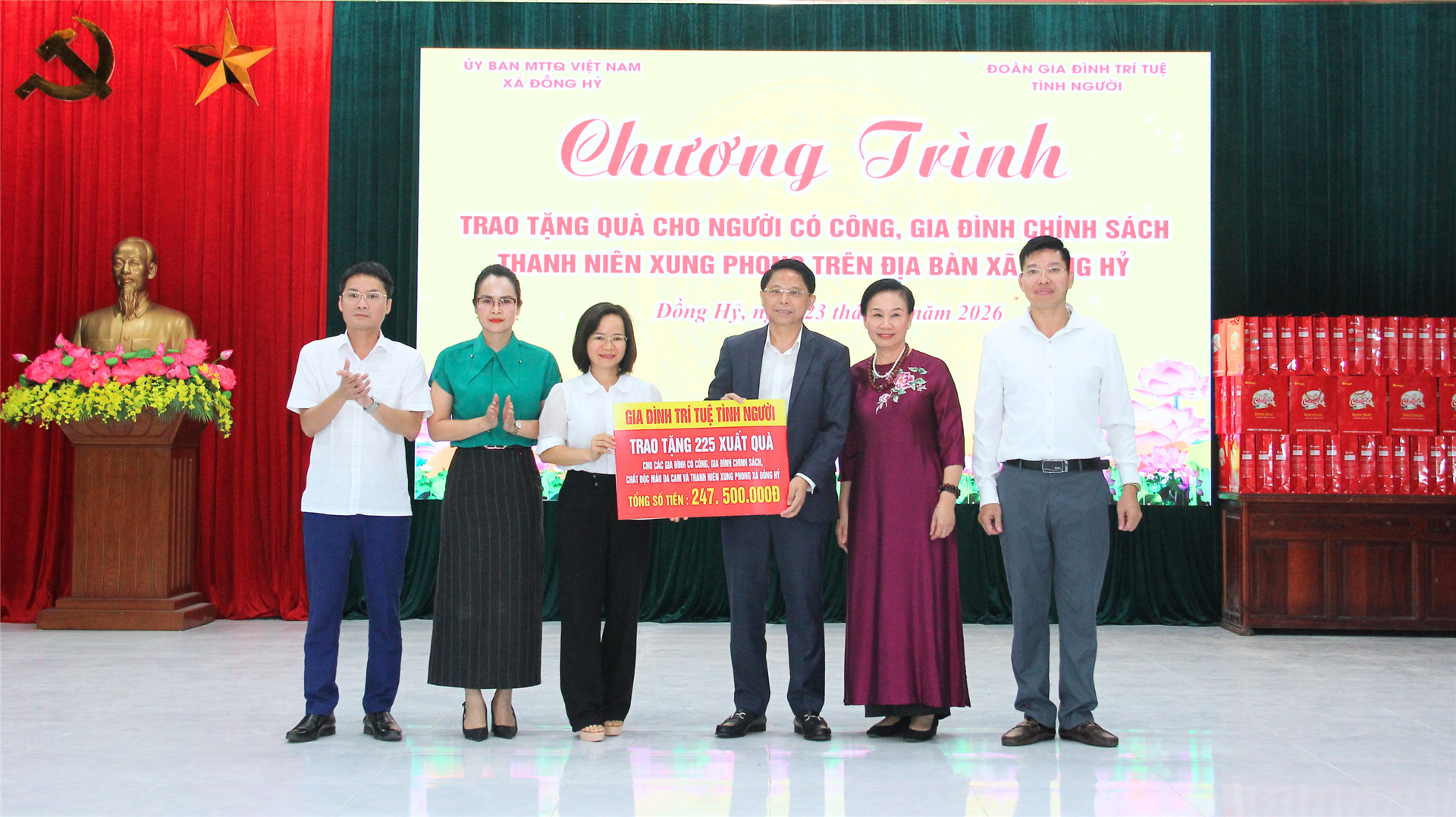 ĐỒNG HỶ: 225 NGƯỜI CÓ CÔNG, GIA ĐÌNH CHÍNH SÁCH NHẬN QUÀ TỔNG TRỊ GIÁ HƠN 247 TRIỆU ĐỒNG