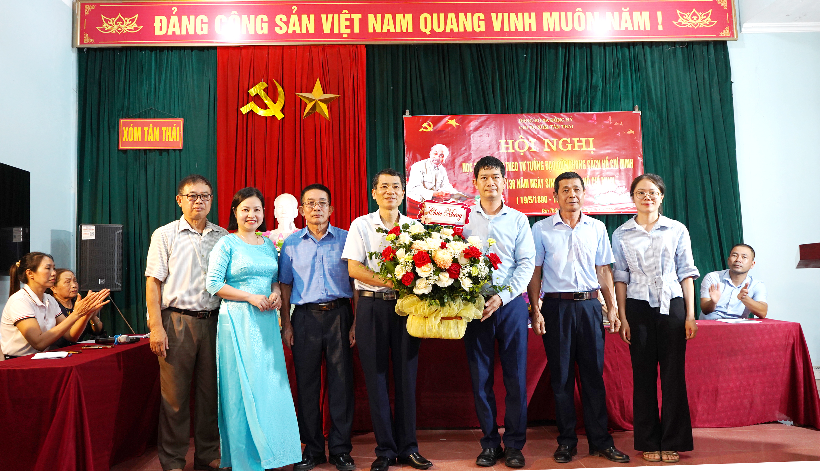 Chi bộ xóm Tân Thái tổ chức Hội nghị sinh hoạt chuyên đề tháng 5