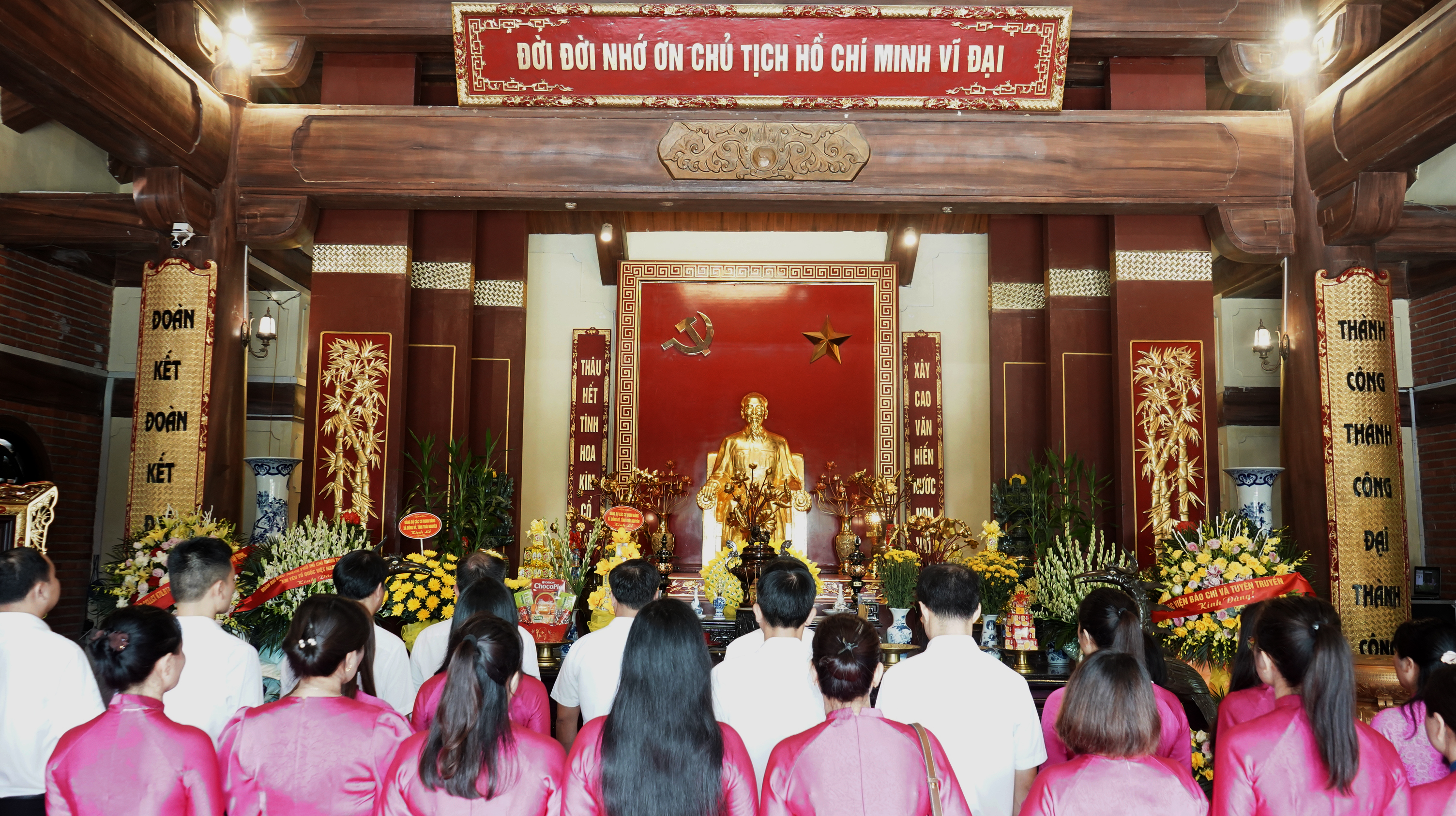 Anh-tin-bai