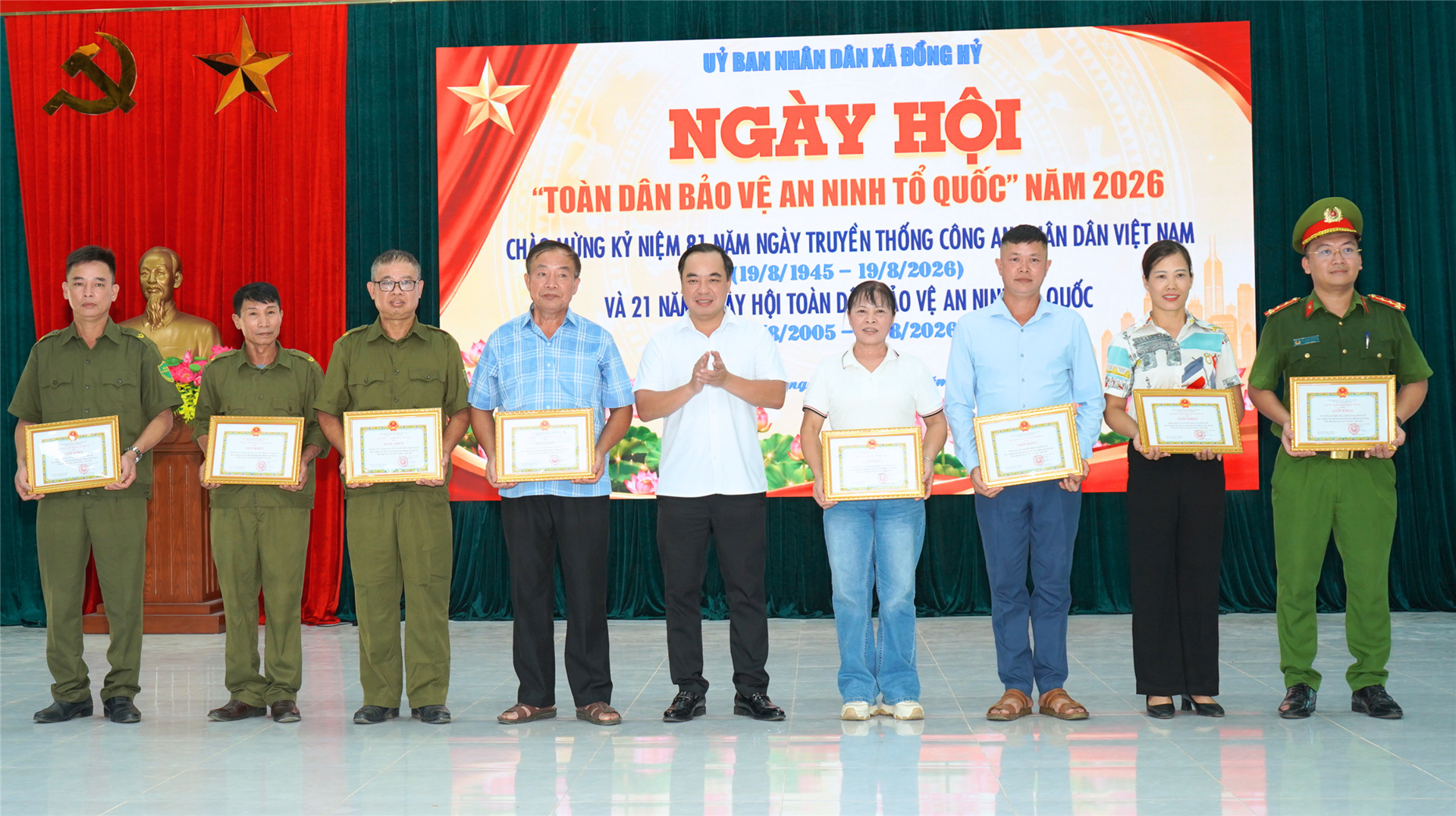 Anh-tin-bai