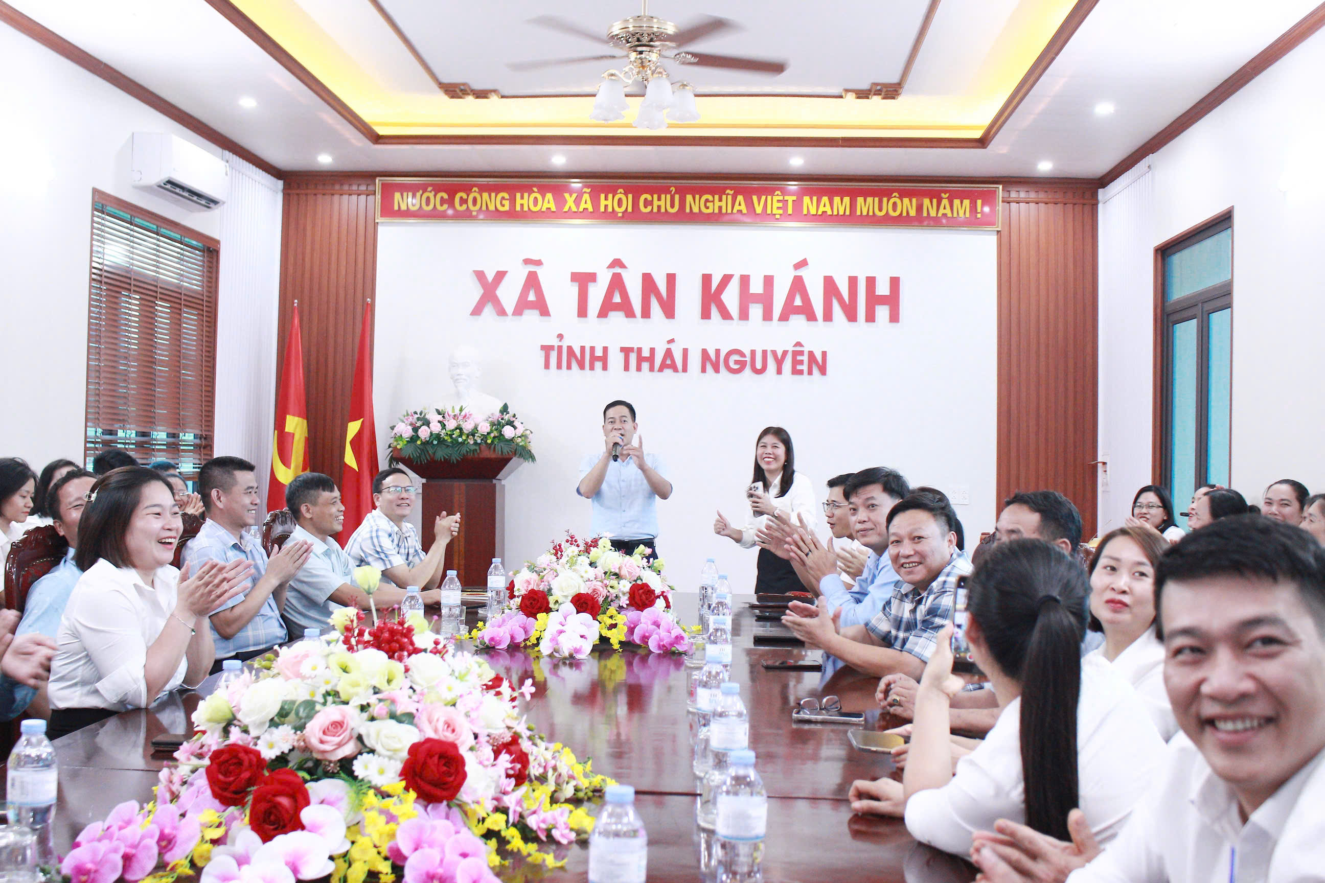 CƠ QUAN UBND XÃ TÂN KHÁNH GẶP MẶT KỶ NIỆM 96 NĂM NGÀY PHỤ NỮ VIỆT NAM (20/10/1930 - 20/10/2026)