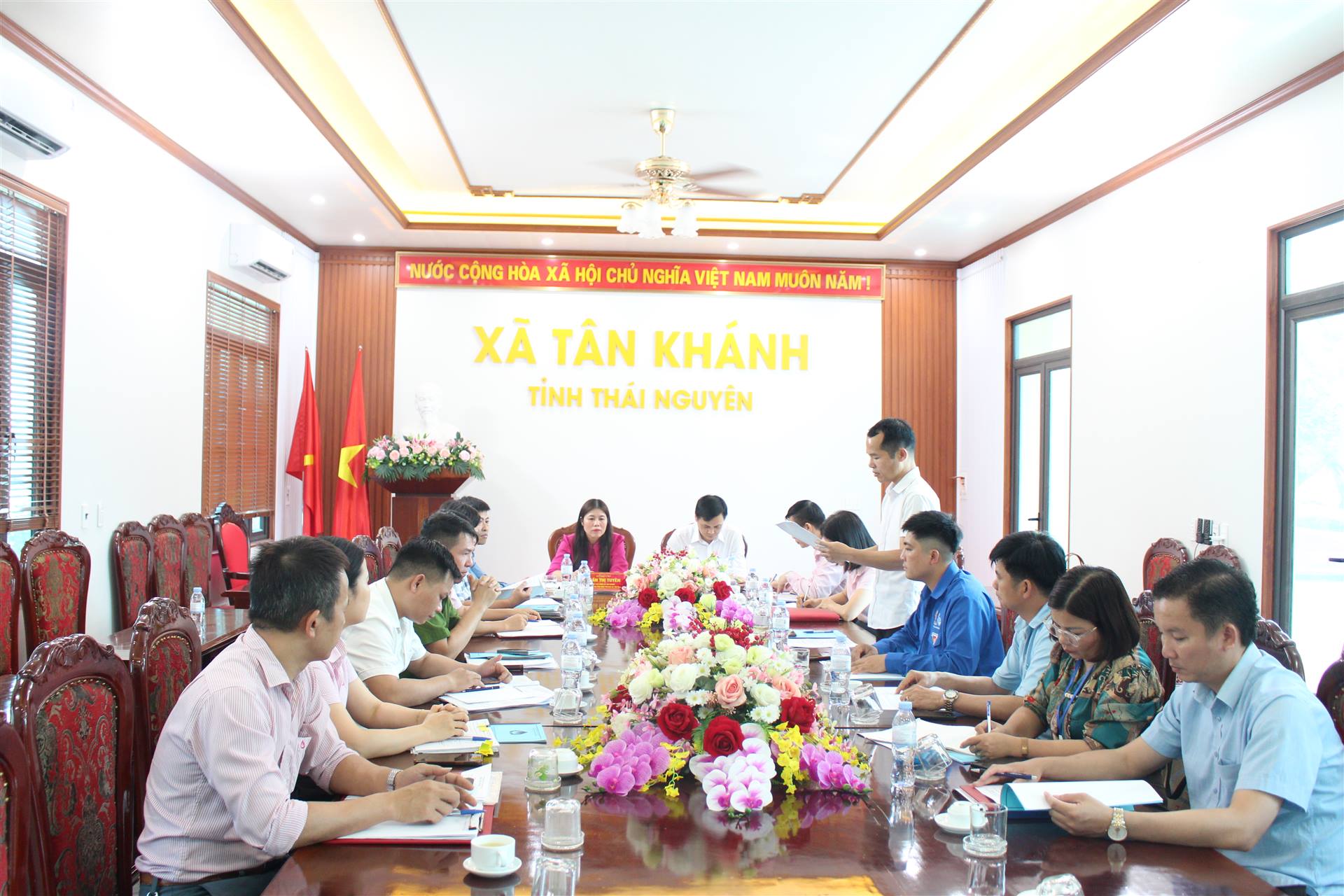 BAN ĐẠI DIỆN HĐQT NHCSXH XÃ TÂN KHÁNH TỔ CHỨC PHIÊN HỌP THỨ NHẤT