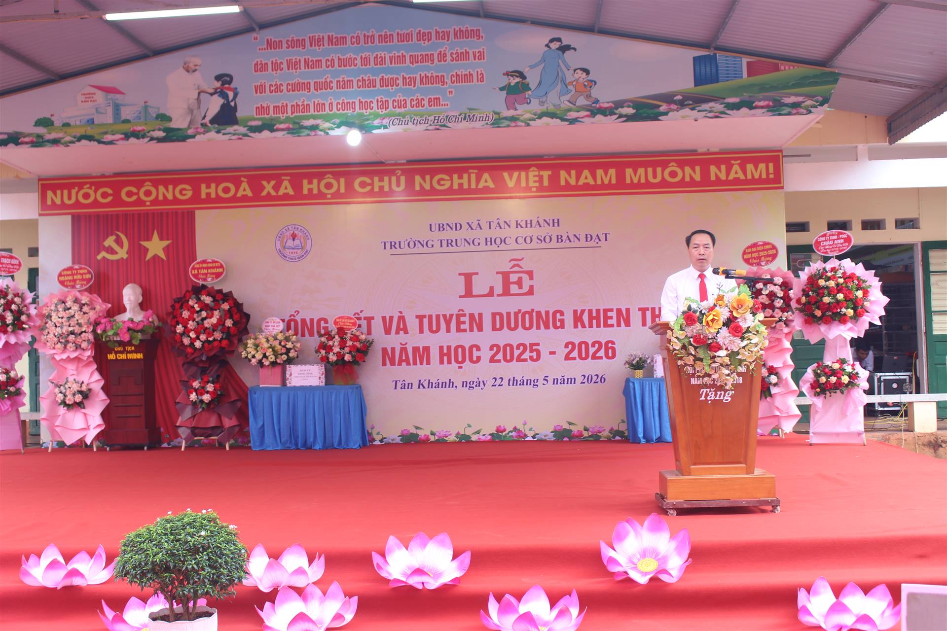 TRƯỜNG THCS BÀN ĐẠT TỔ CHỨC LỄ TỔNG KẾT VÀ TUYÊN DƯƠNG KHEN THƯỞNG NĂM HỌC 2025 - 2026