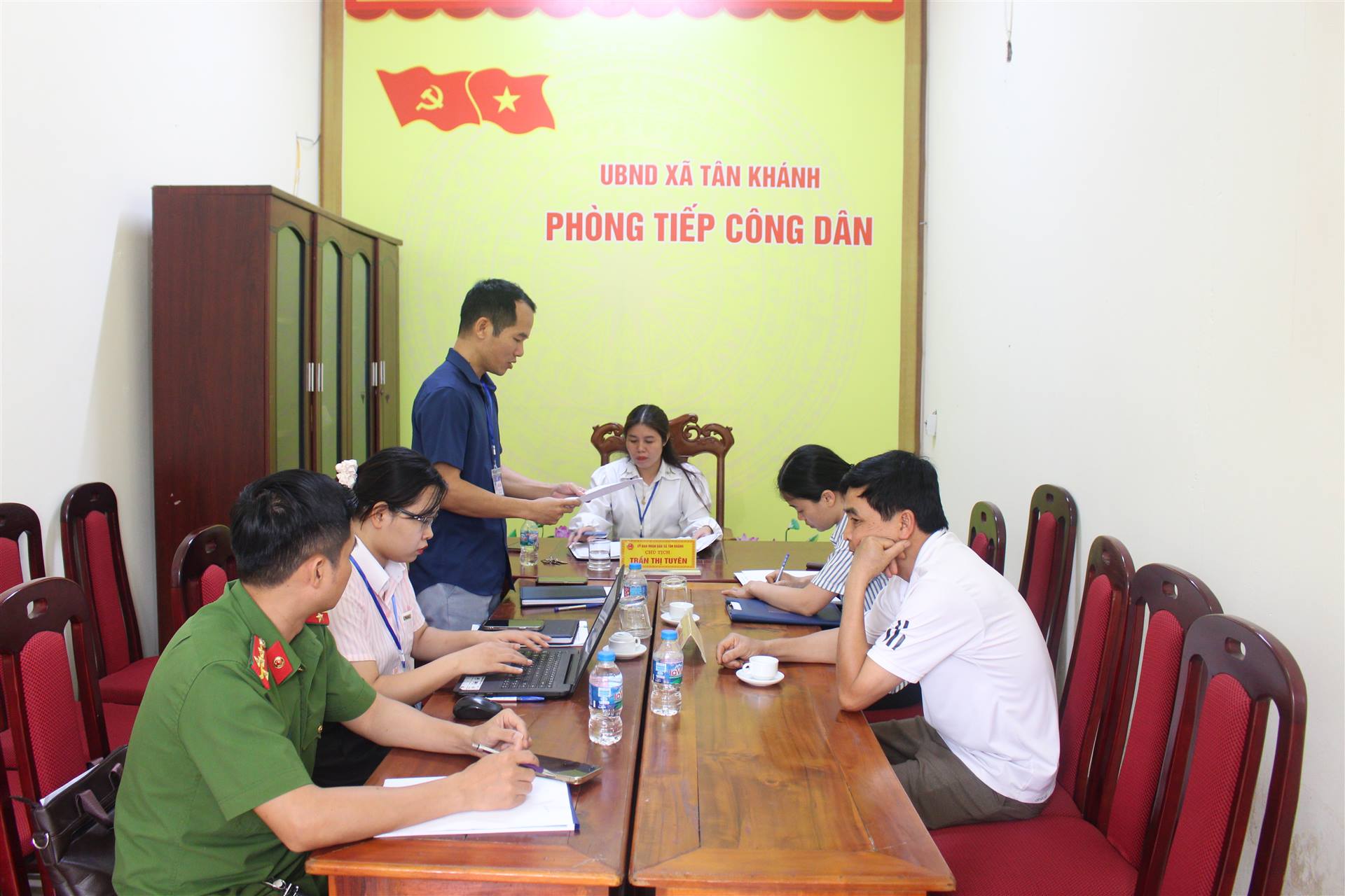 CHỦ TỊCH UBND XÃ TÂN KHÁNH TIẾP CÔNG DÂN ĐỊNH KỲ THÁNG 4 NĂM 2026