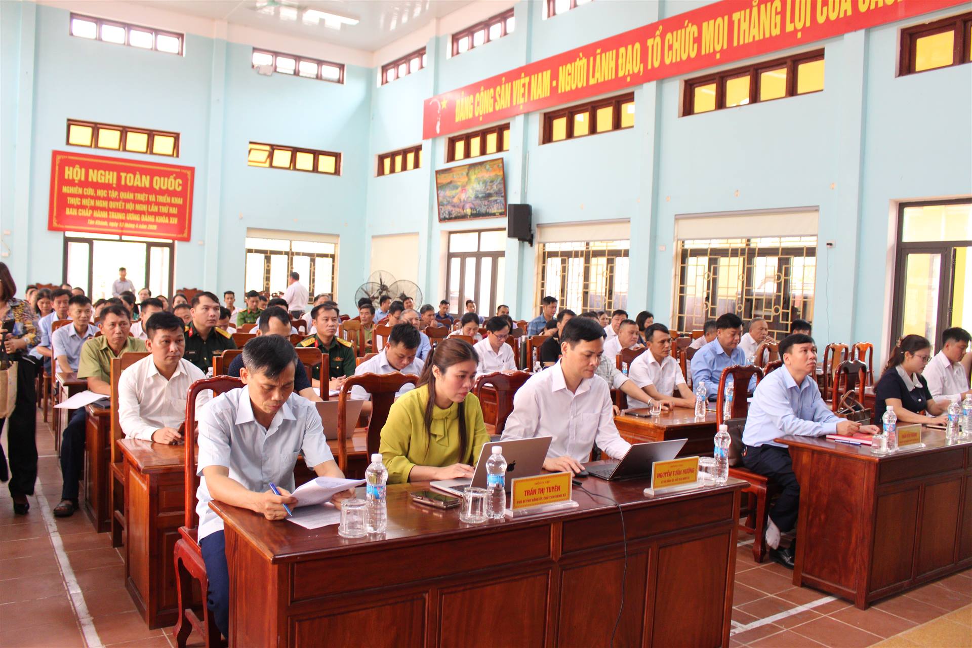 Anh-tin-bai