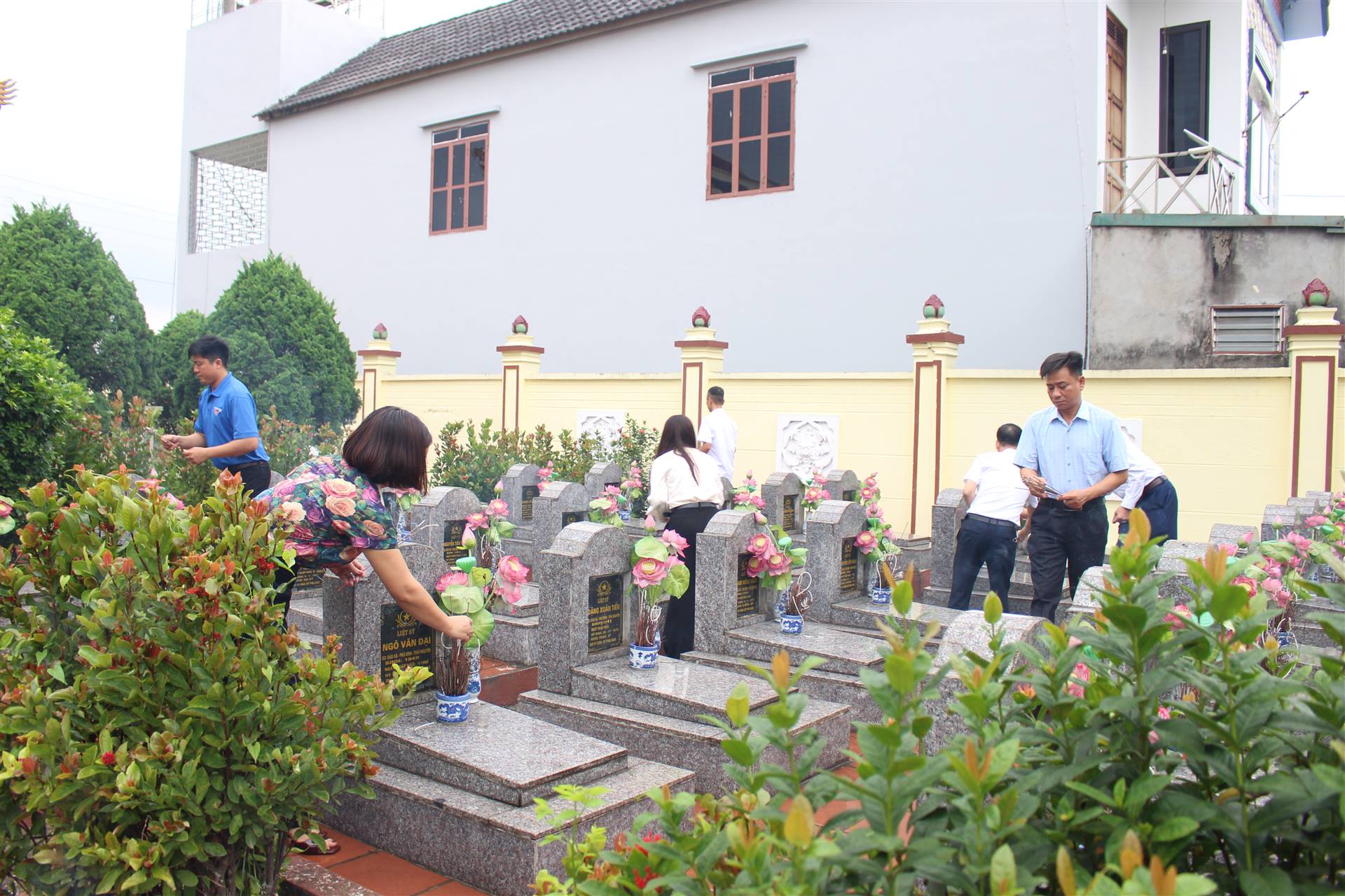 Anh-tin-bai