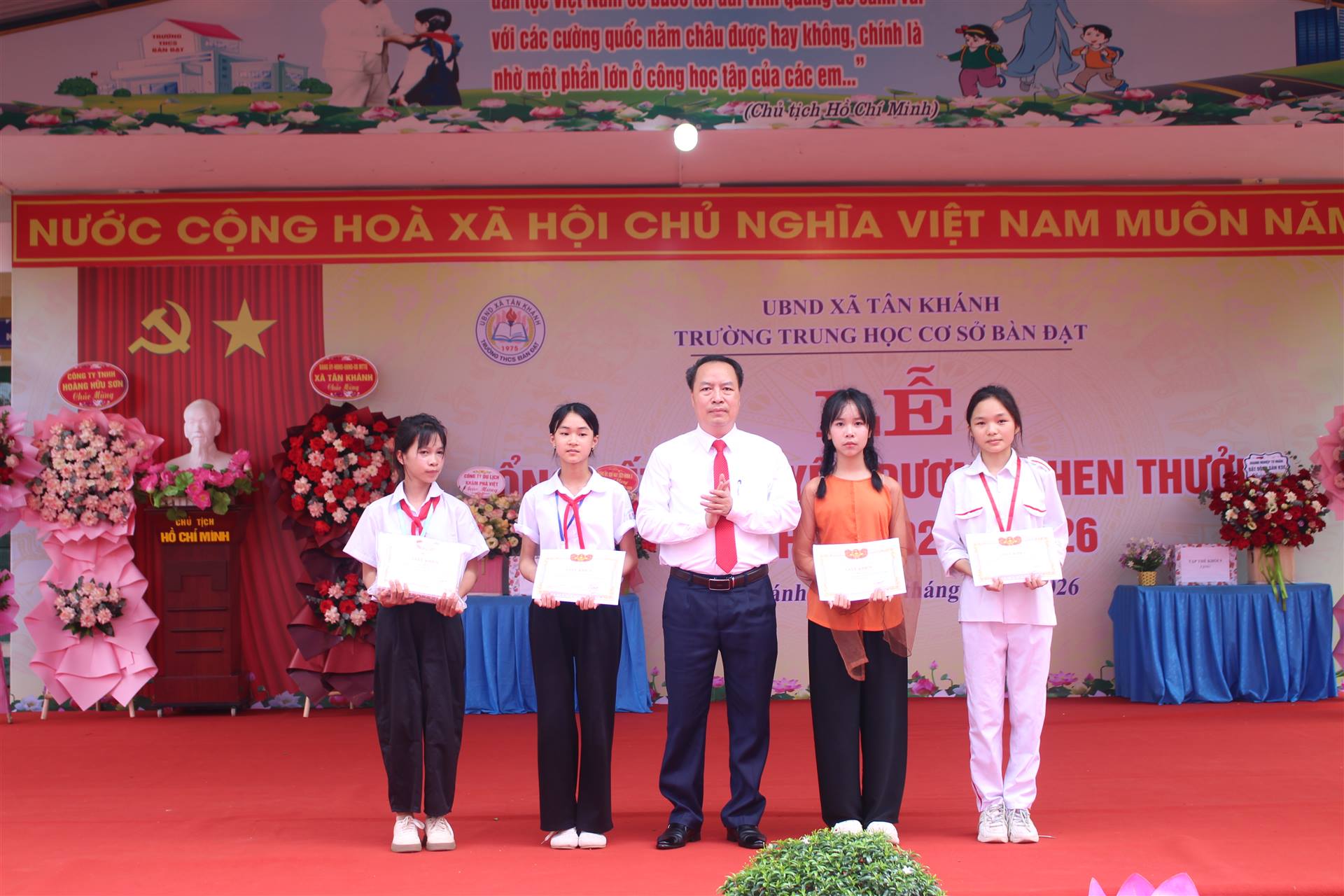 Anh-tin-bai