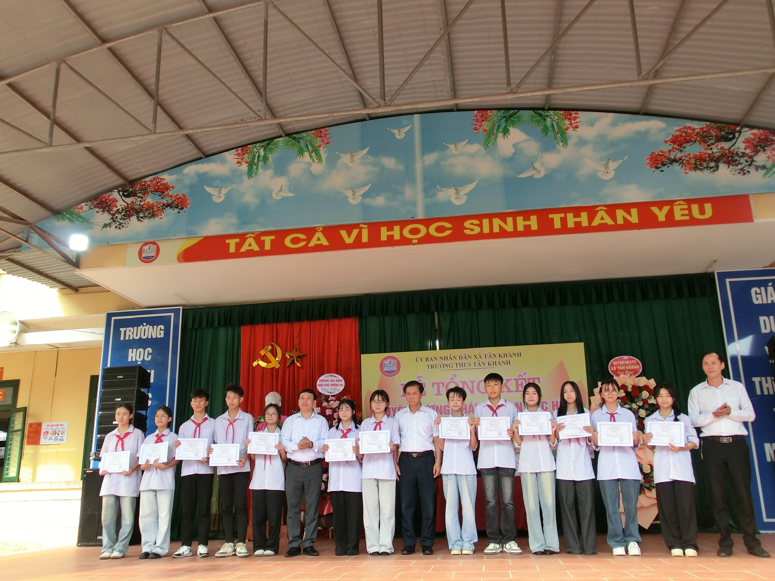 Anh-tin-bai