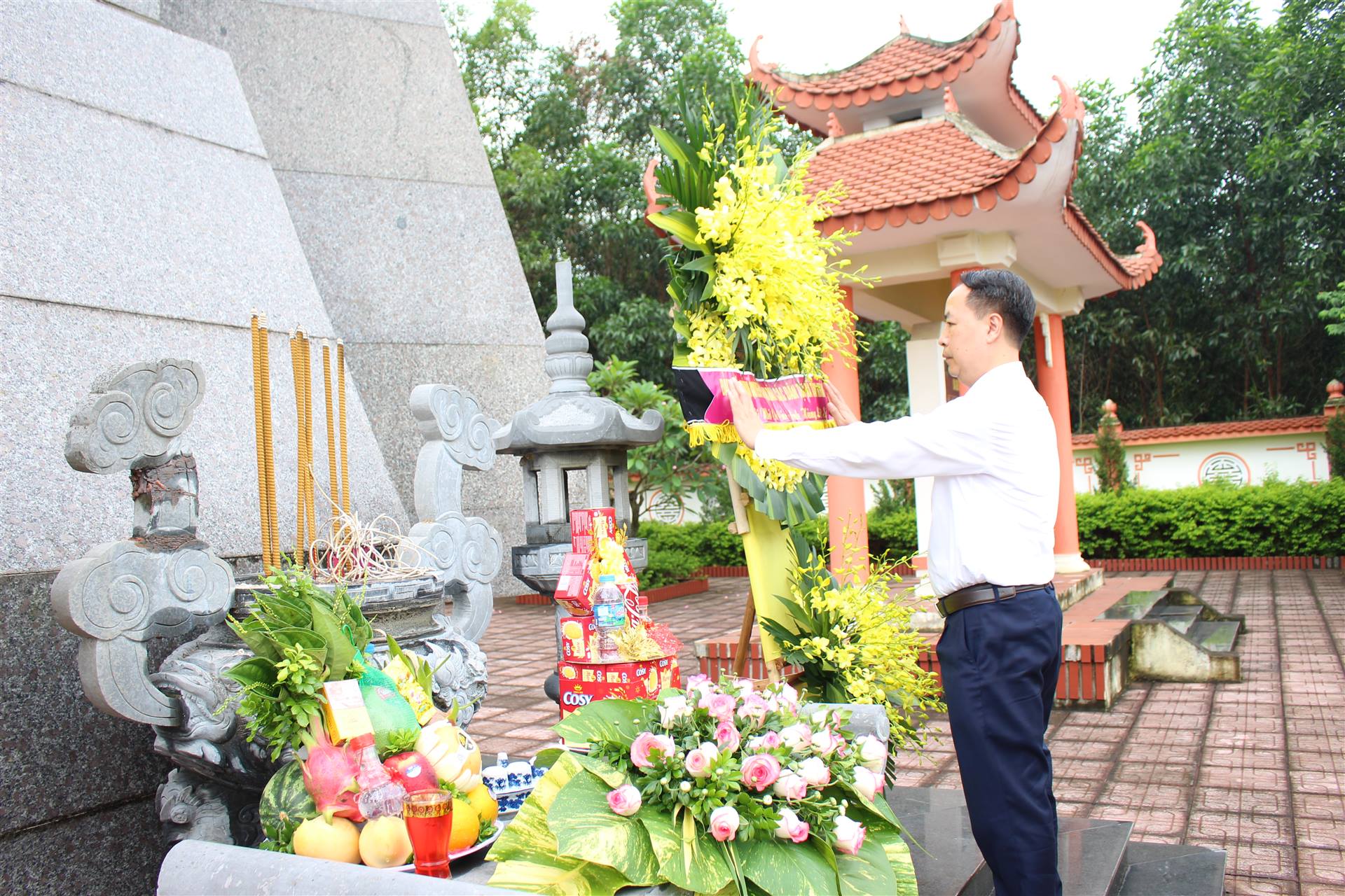 Anh-tin-bai