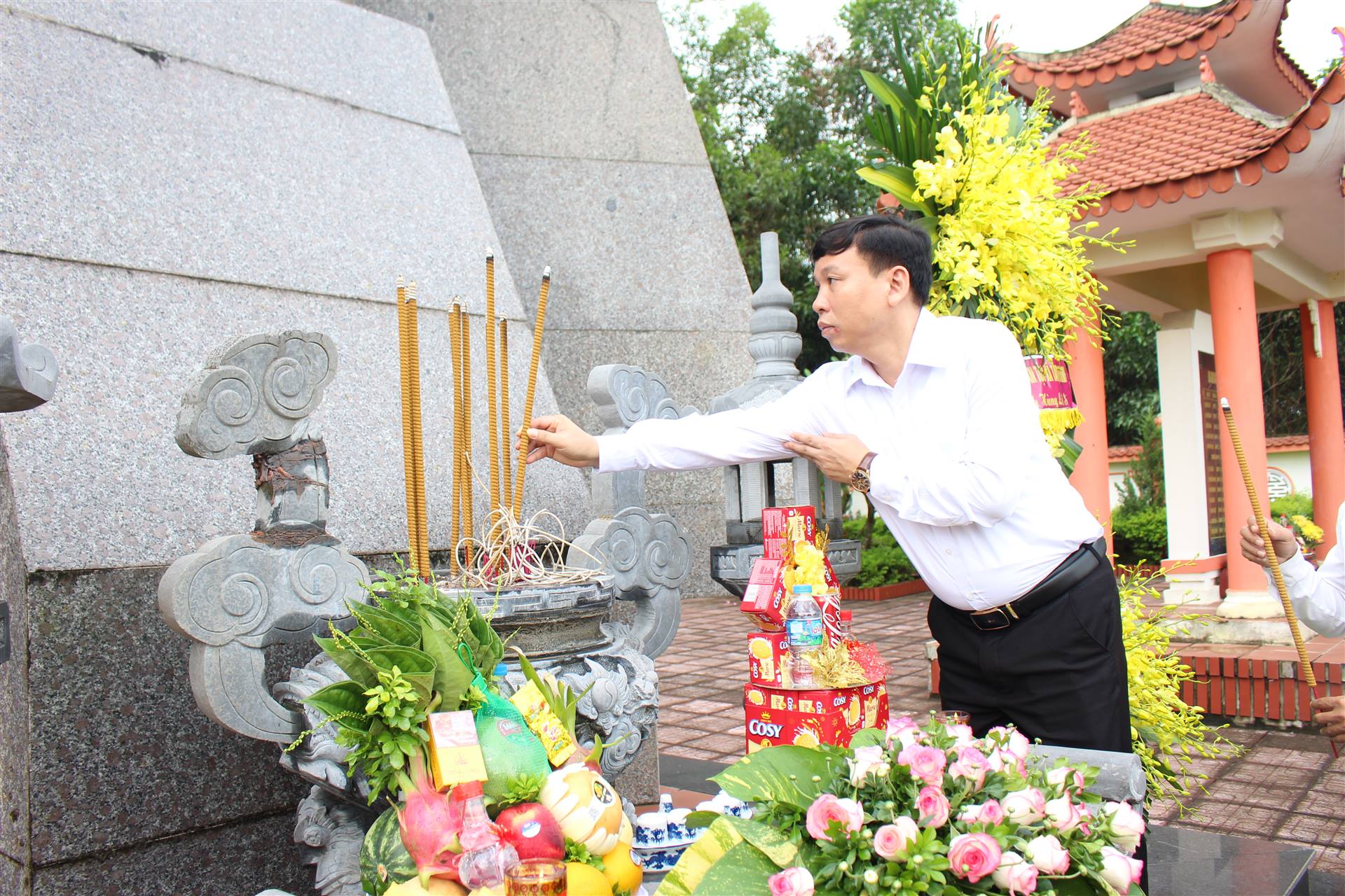 Anh-tin-bai