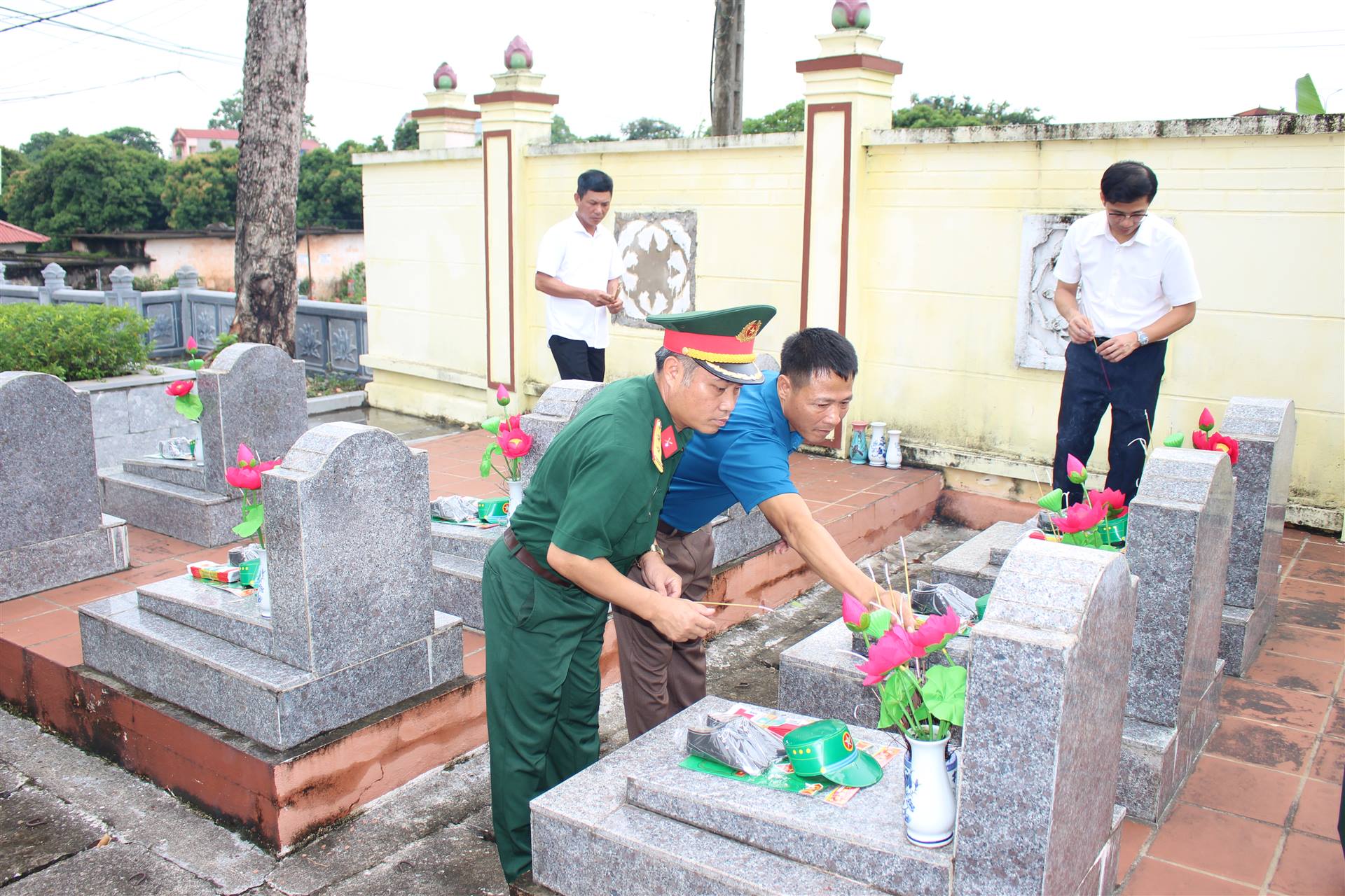Anh-tin-bai