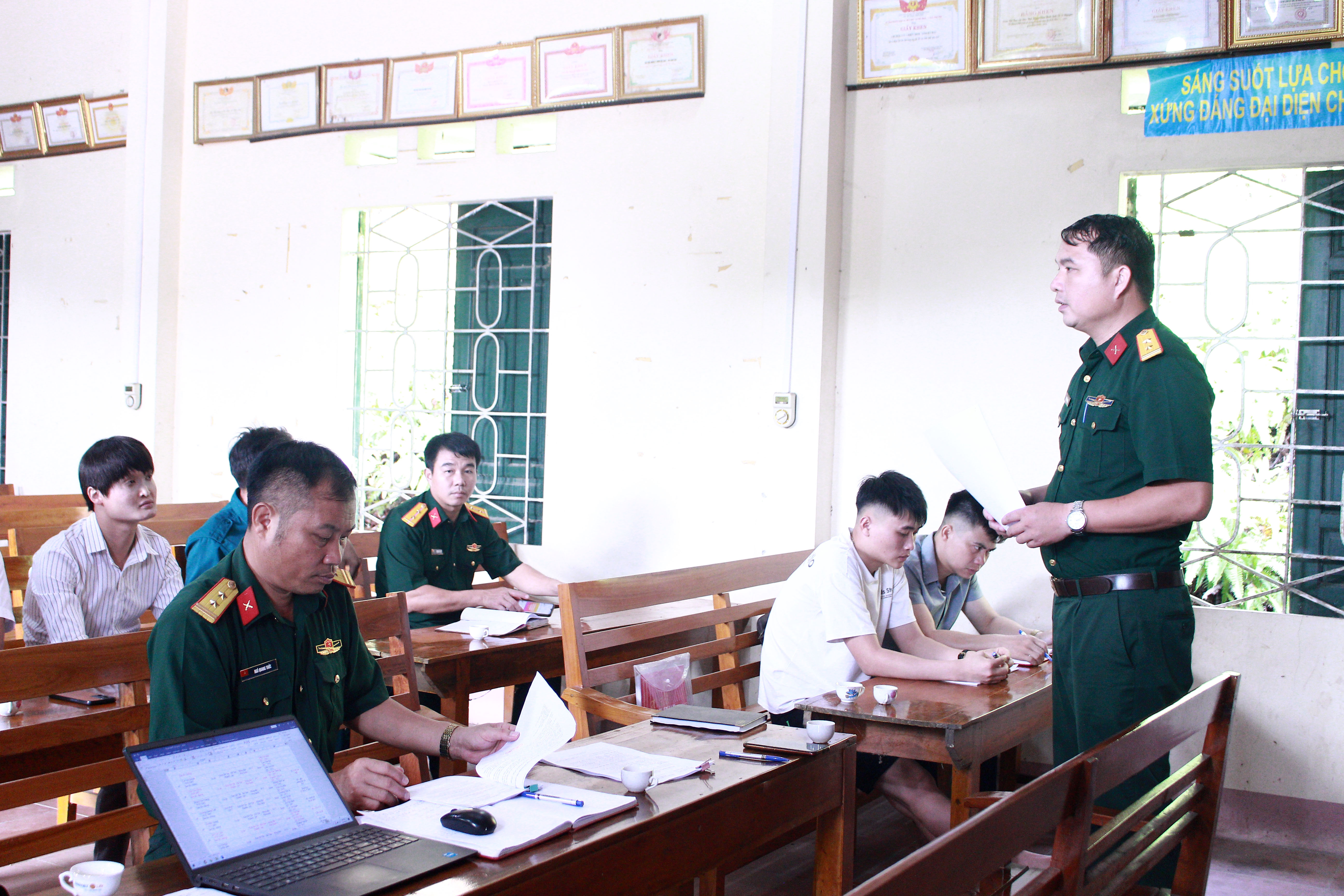 Anh-tin-bai
