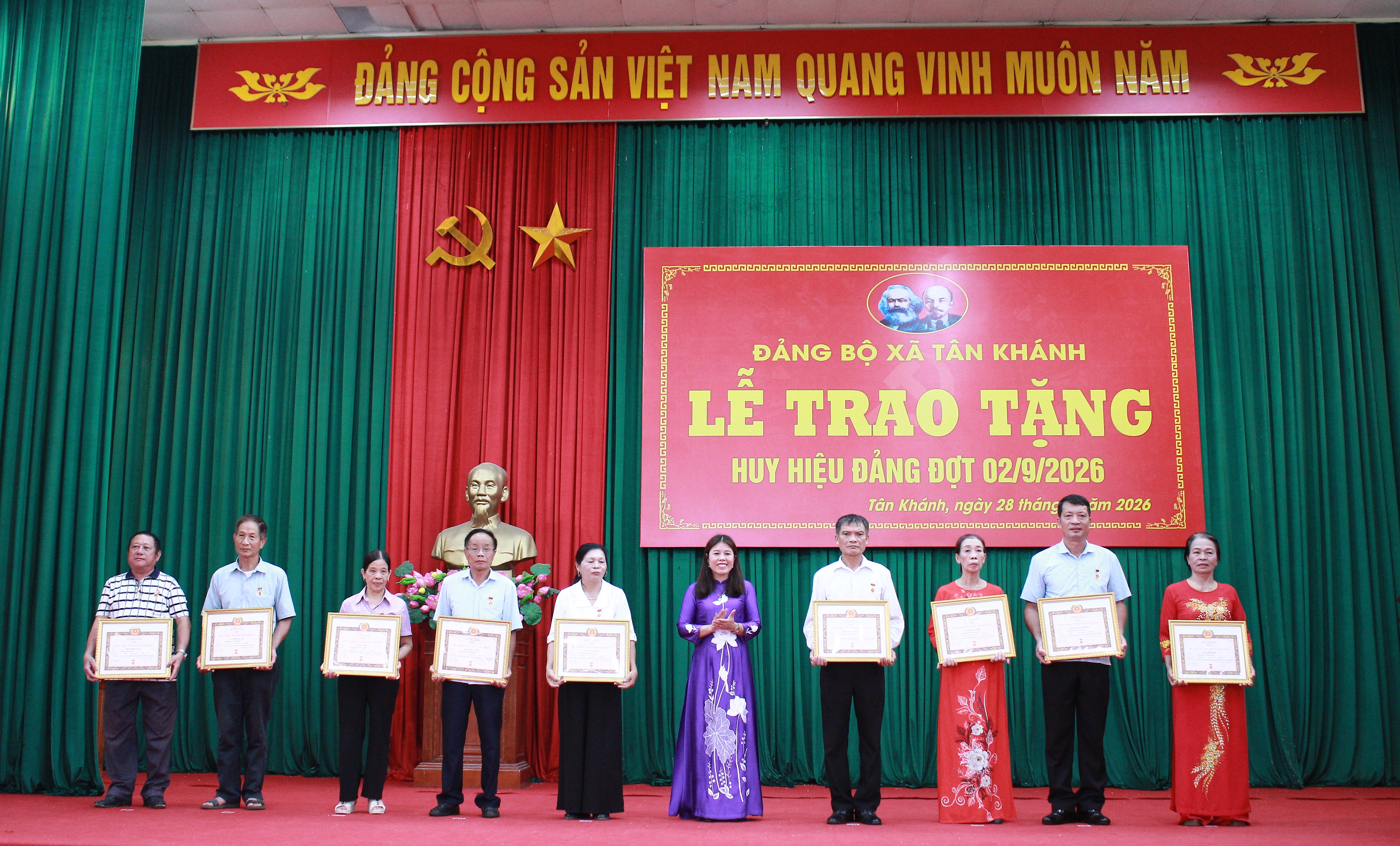 Anh-tin-bai
