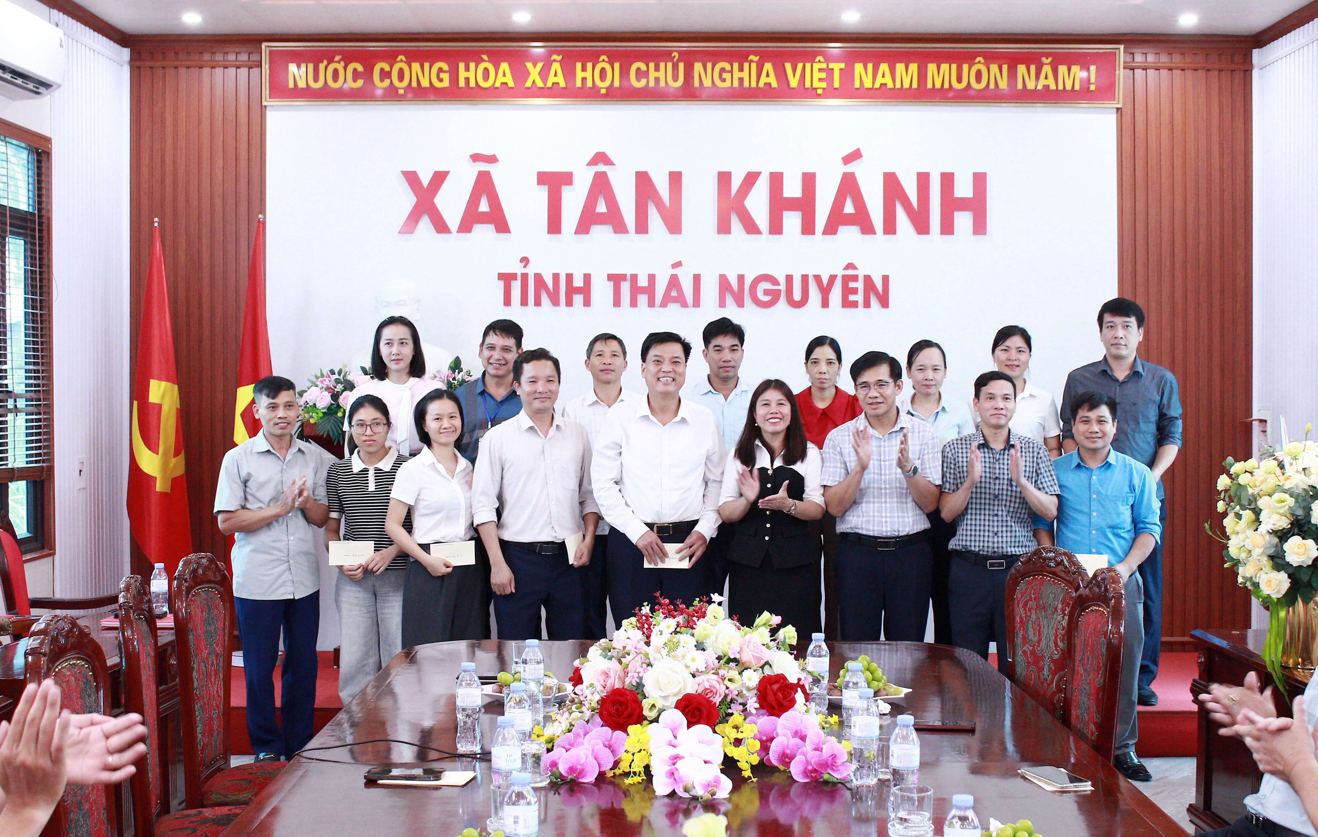 Anh-tin-bai