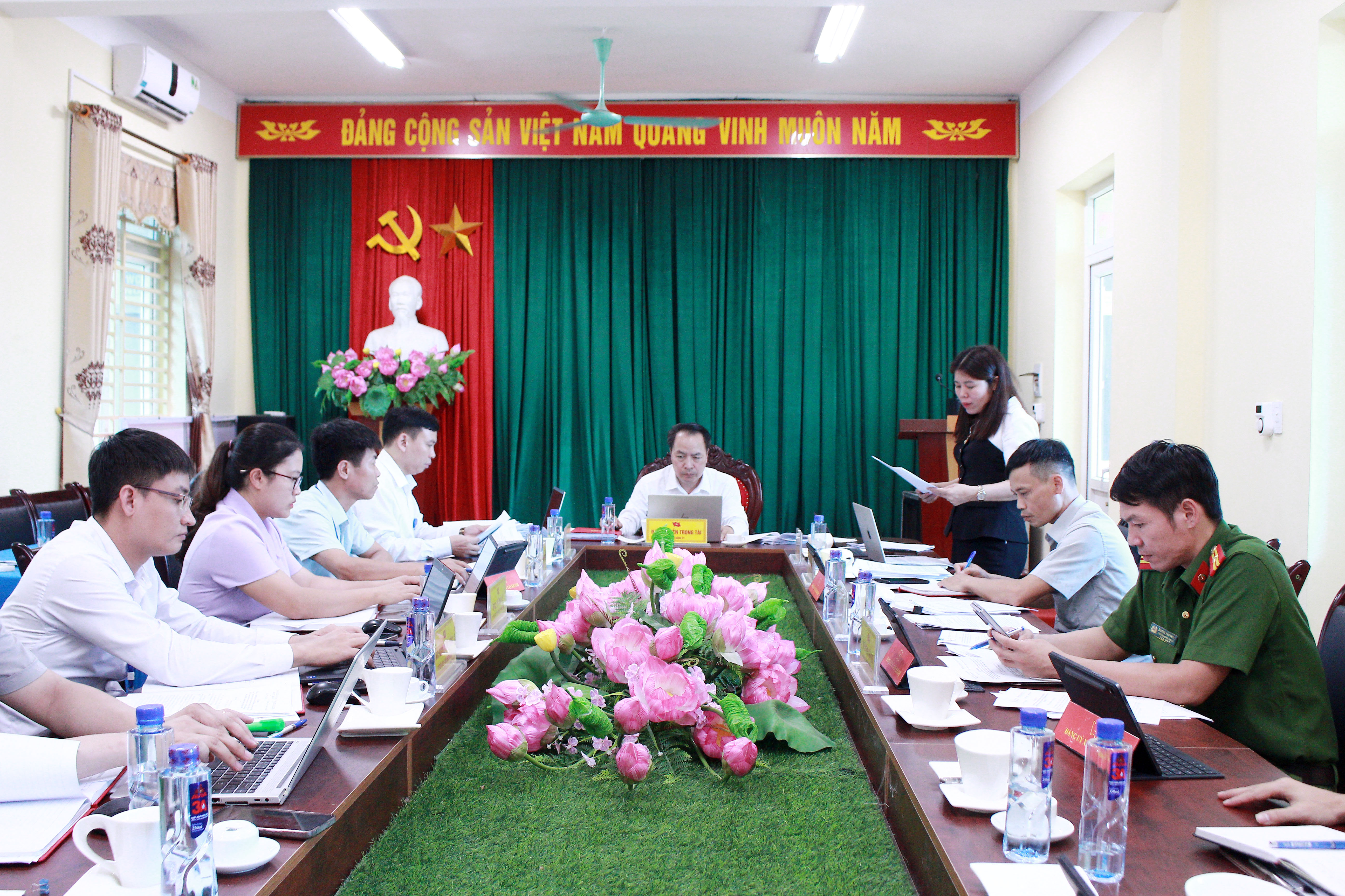 Anh-tin-bai