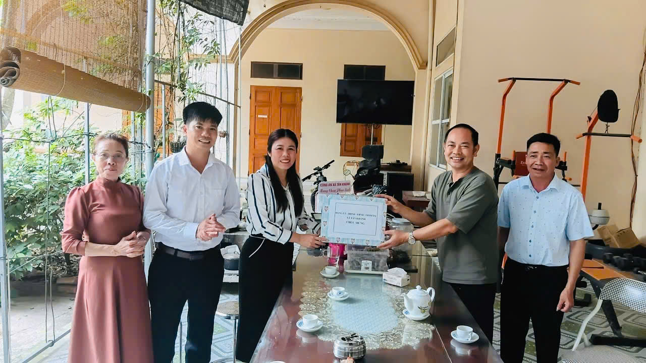 LÃNH ĐẠO XÃ TÂN KHÁNH THĂM, CHÚC MỪNG CÁC CƠ SỞ TÔN GIÁO NHÂN DỊP LỄ PHỤC SINH NĂM 2026