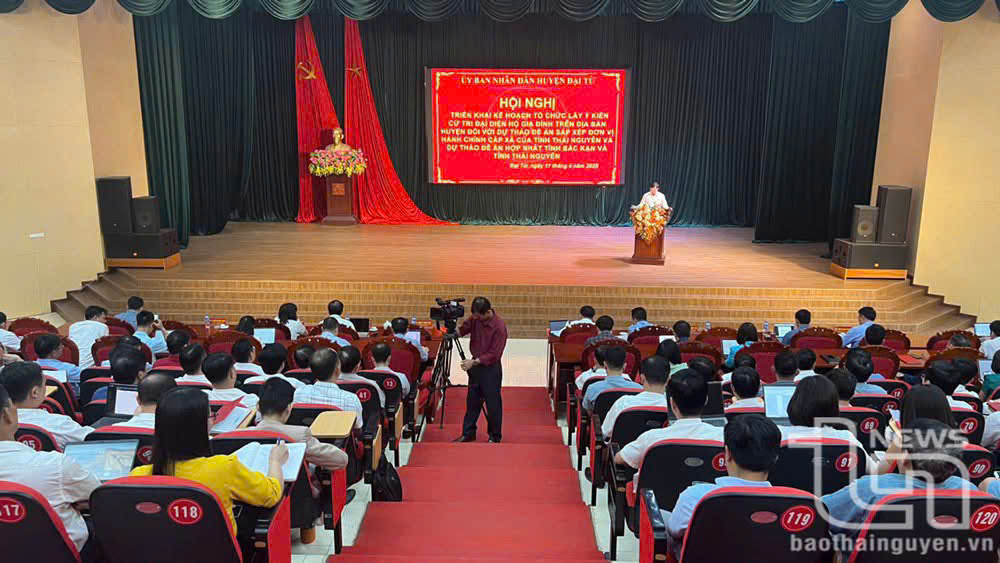 Huyện Đại Từ triển khai kế hoạch tổ chức lấy ý kiến Nhân dân là cử tri đại diện hộ gia đình trên địa bàn huyện đối với dự thảo đề án sắp xếp đơn vị hành chính cấp xã của tỉnh Thái Nguyên năm 2025 và dự thảo đề án hợp nhất tỉnh Bắc Kạn và Thái Nguyên.