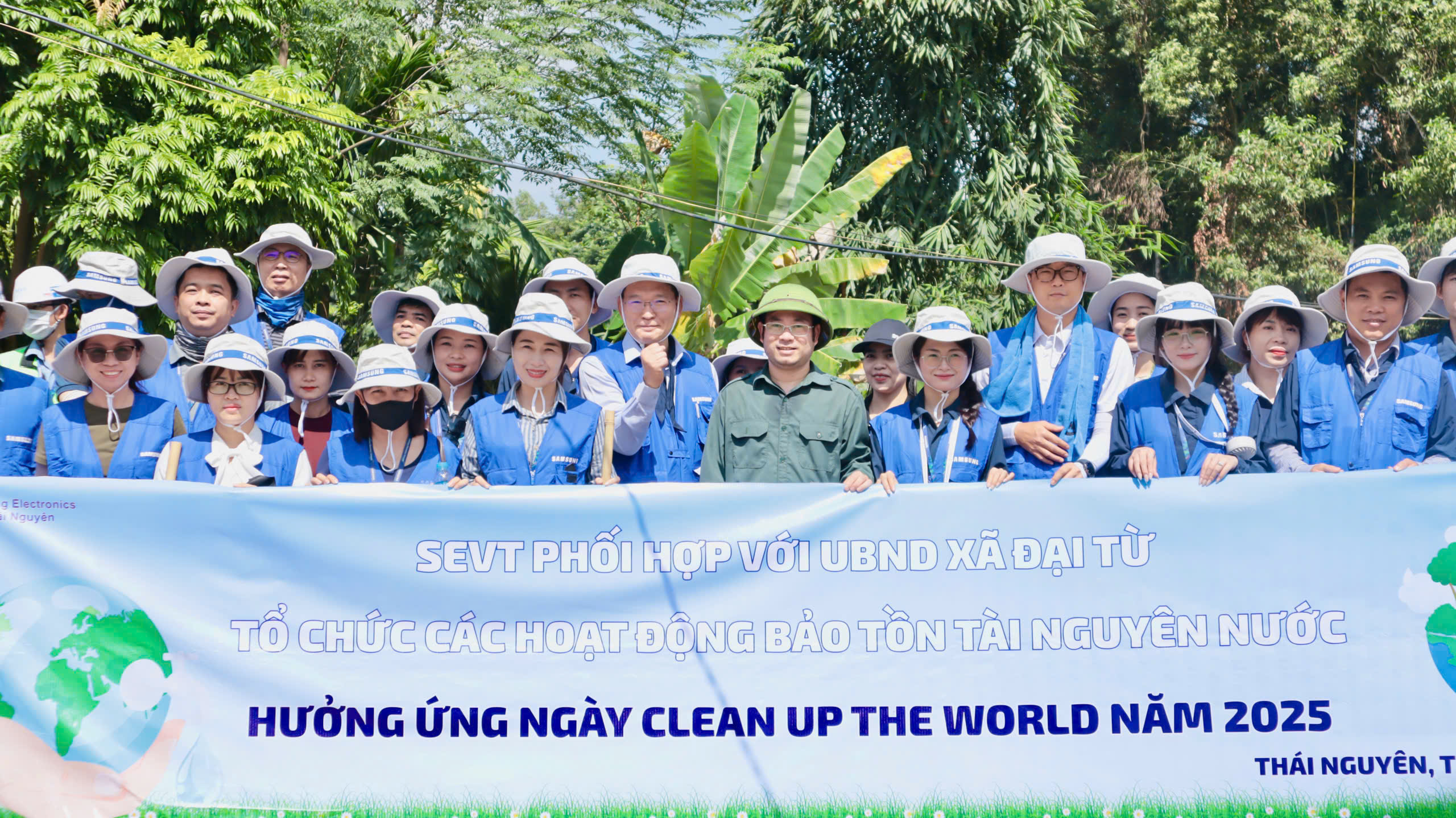 XÃ ĐẠI TỪ RA QUÂN VỆ SINH MÔI TRƯỜNG VÀ PHÁT ĐỘNG CHƯƠNG TRÌNH NGÀY “CLEAN UP THE WORLD” NĂM 2025