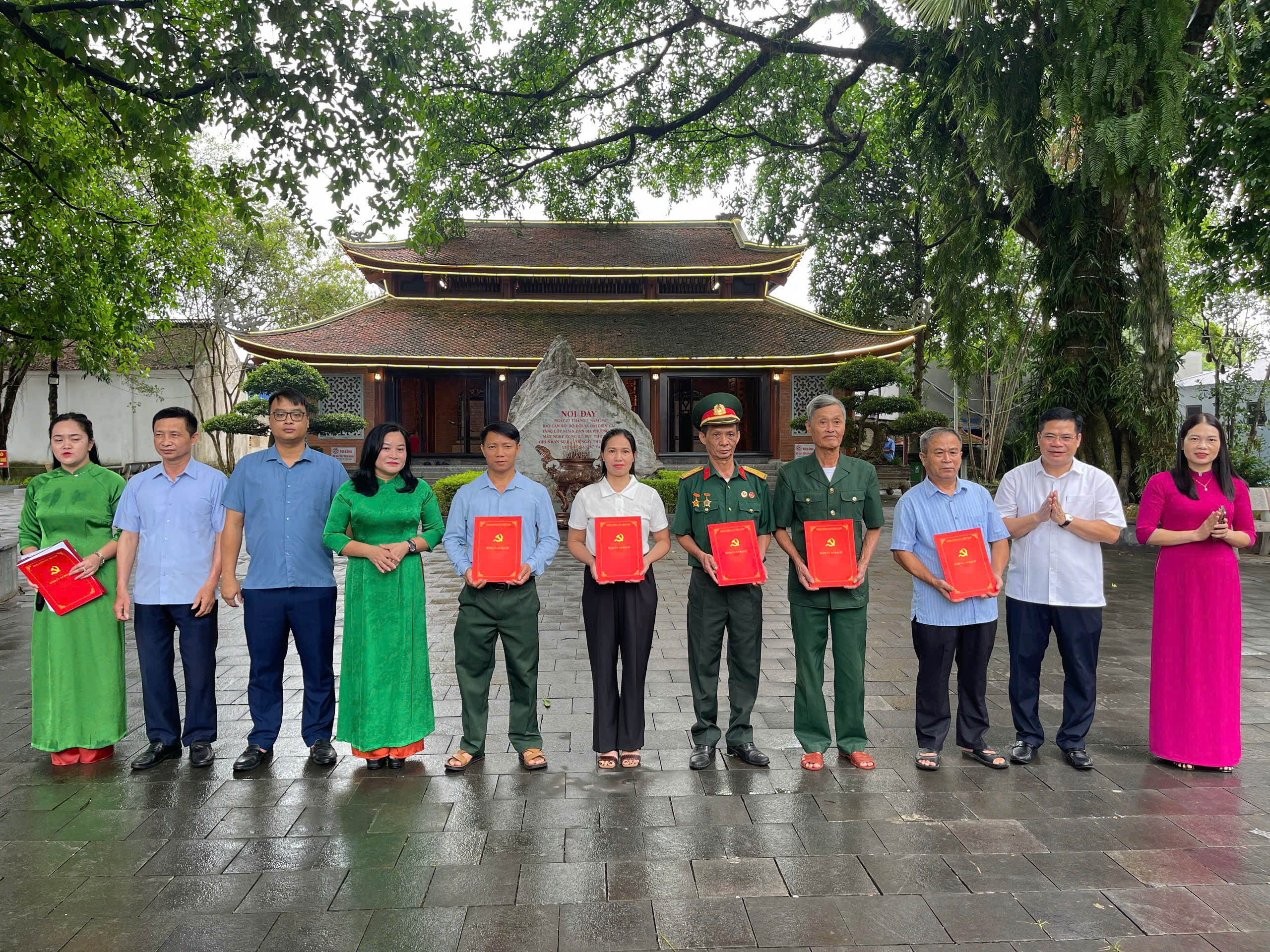 Anh-tin-bai