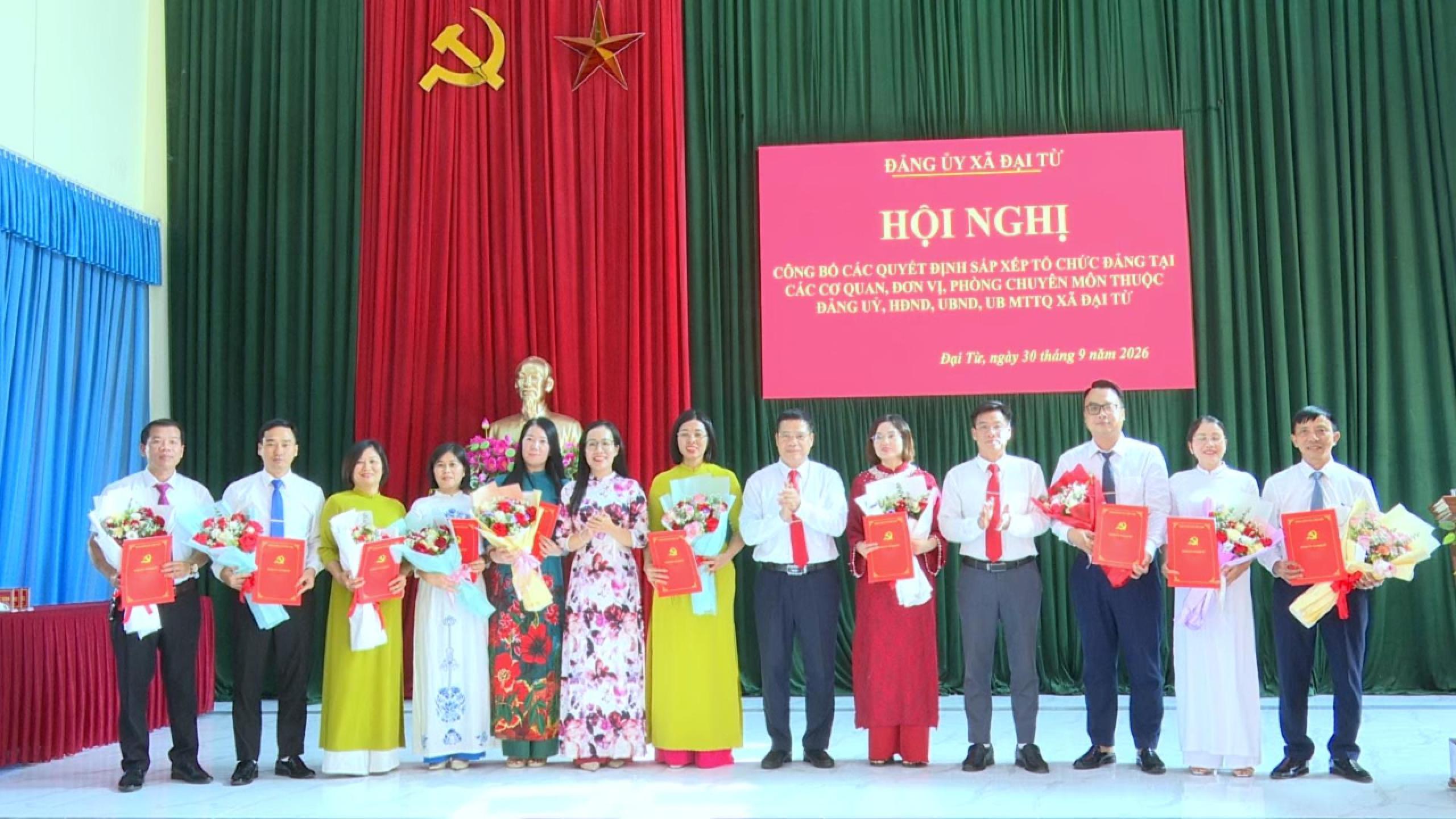 Xã Đại Từ công bố các quyết định về sắp xếp tổ chức đảng và tổ chức Hội nghị Ban Chấp hành Đảng bộ xã lần thứ 10
