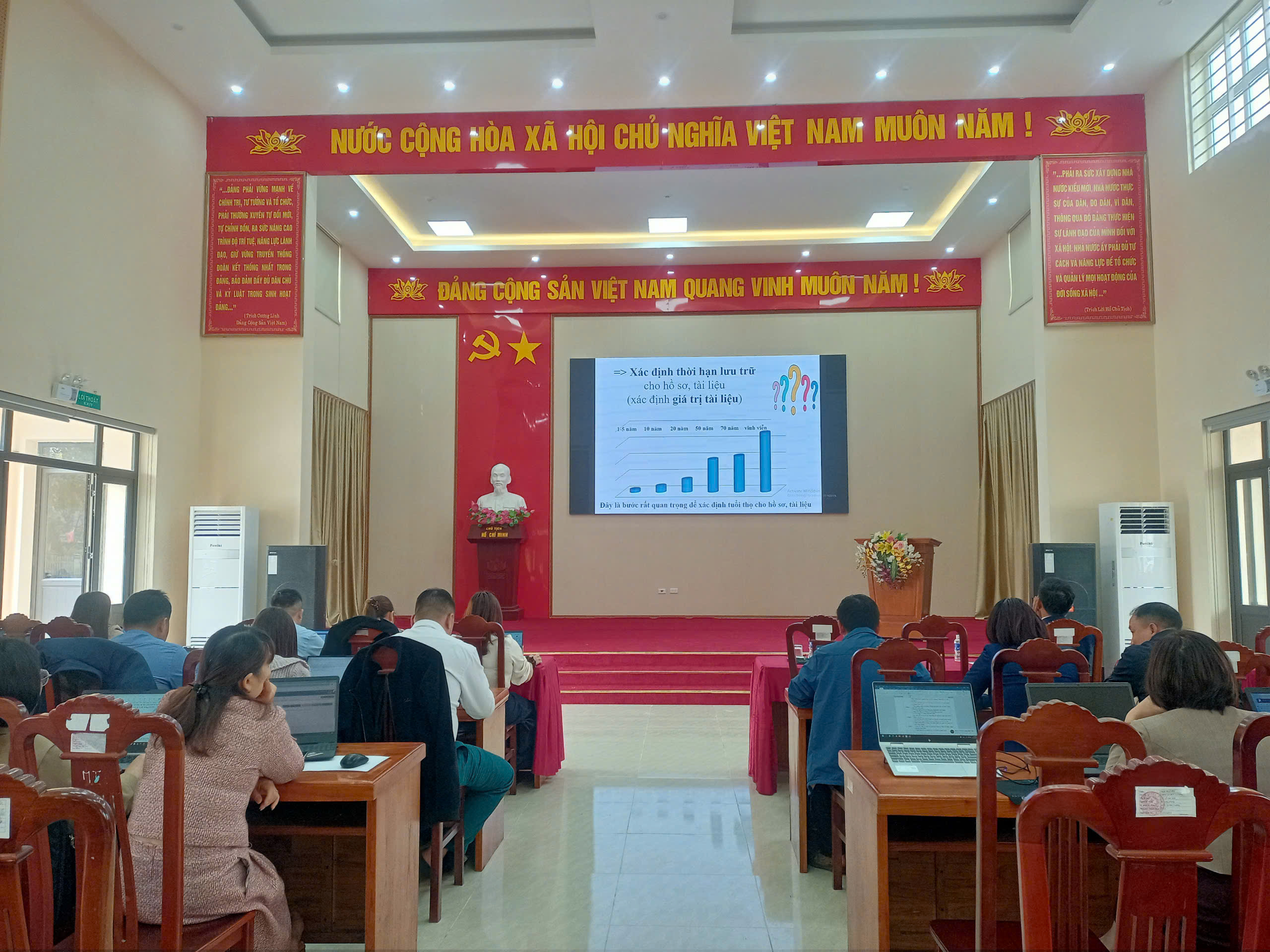 ĐỨC LƯƠNG: TỔ CHỨC TẬP HUẤN CẢI CÁCH HÀNH CHÍNH; KIẾN THỨC VỀ KHOA HỌC, CÔNG NGHỆ, ĐỔI MỚI SÁNG TẠO, CHUYỂN ĐỔI SỐ, AN TOÀN THÔNG TIN, BÌNH DÂN HỌC VỤ SỐ, KỸ NĂNG SỬ DỤNG AI NĂM 2025