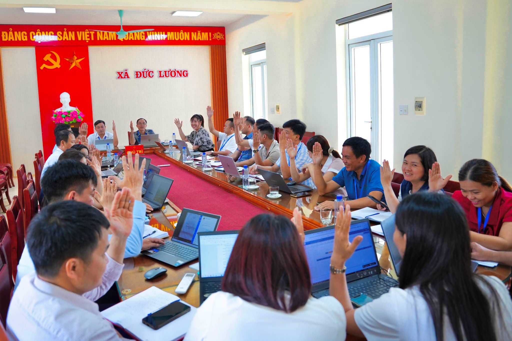 CHI BỘ CƠ QUAN UBND XÃ ĐỨC LƯƠNG TỔ CHỨC HỘI NGHỊ THƯỜNG KỲ THÁNG 7 NĂM 2026