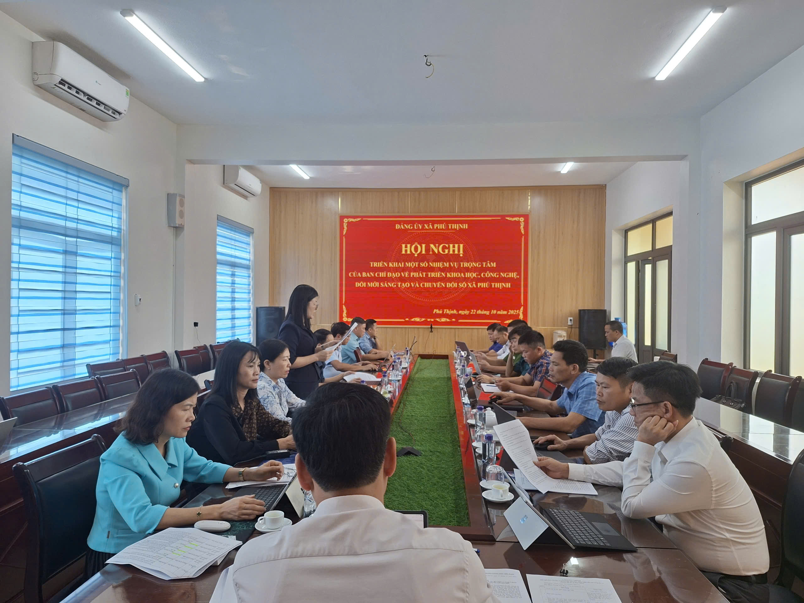 Đảng ủy xã Phú Thịnh tổ chức hội nghị thảo luận, góp ý dự thảo Kế hoạch hành động thực hiện Nghị quyết số 57-NQ/TW