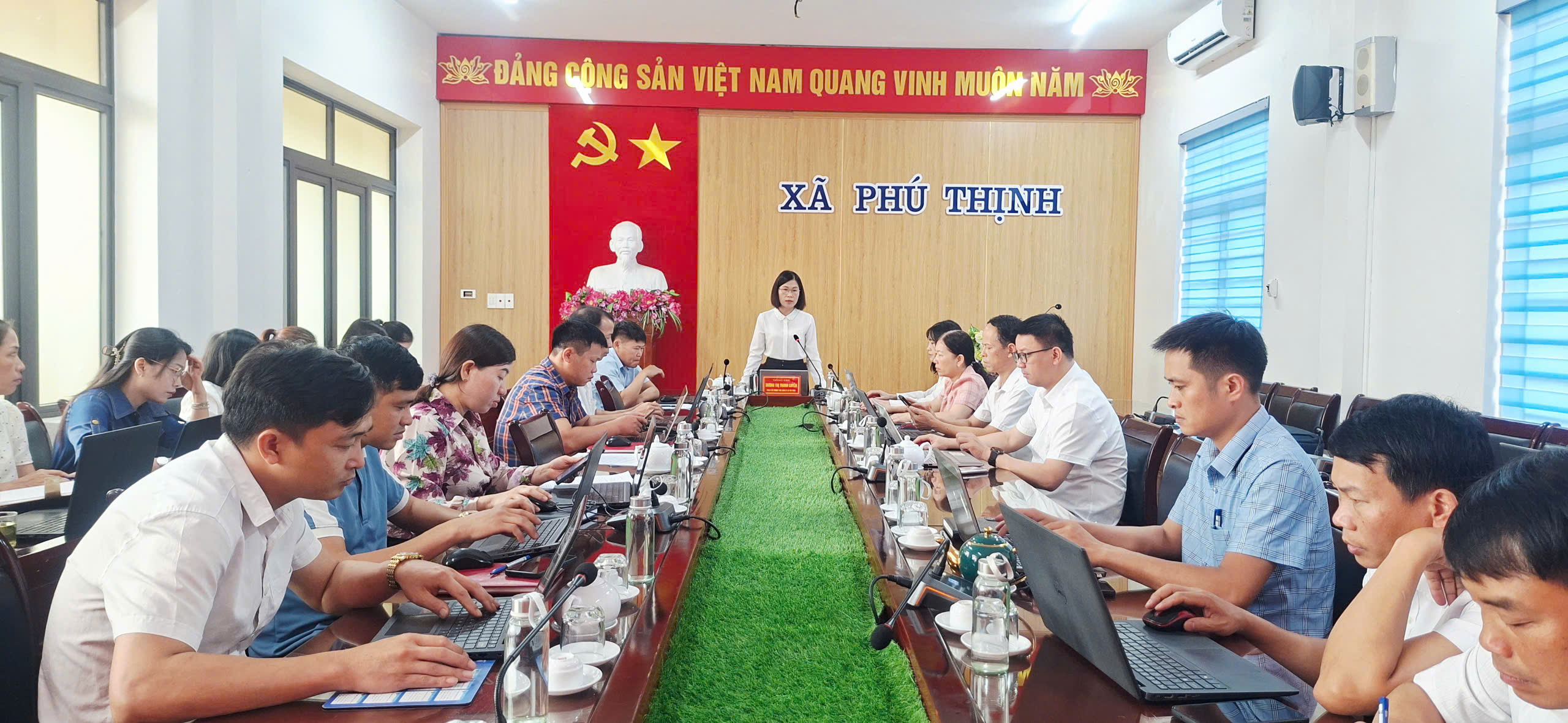 CHI BỘ CƠ QUAN ĐẢNG XÃ PHÚ THỊNH TỔ CHỨC SINH HOẠT CHI BỘ THƯỜNG KỲ THÁNG 6 NĂM 2026