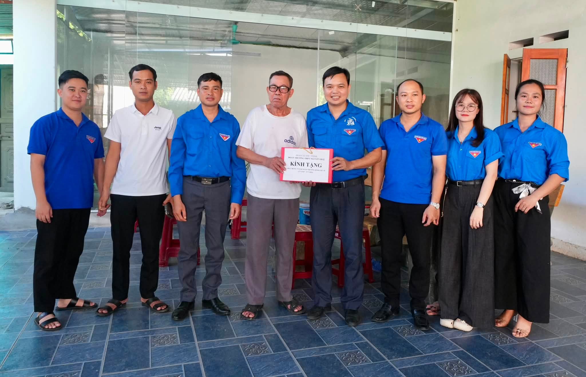 TUỔI TRẺ VÀ HỘI CỰU CHIẾN BINH XÃ PHÚ THỊNH TRI ÂN CÁC GIA ĐÌNH CHÍNH SÁCH NHÂN KỶ NIỆM 79 NĂM NGÀY THƯƠNG BINH - LIỆT SĨ (27/7/1947 - 27/7/2026)